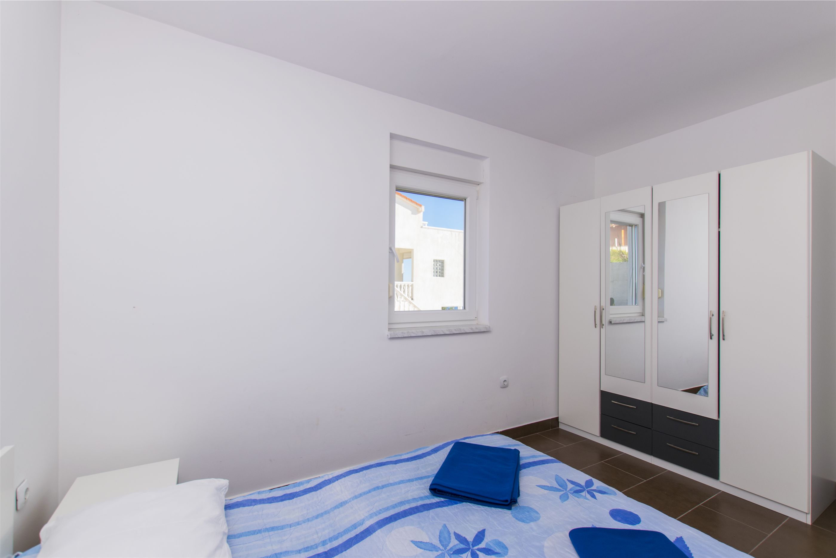 Apartments Beachfront Ante 28991-A2