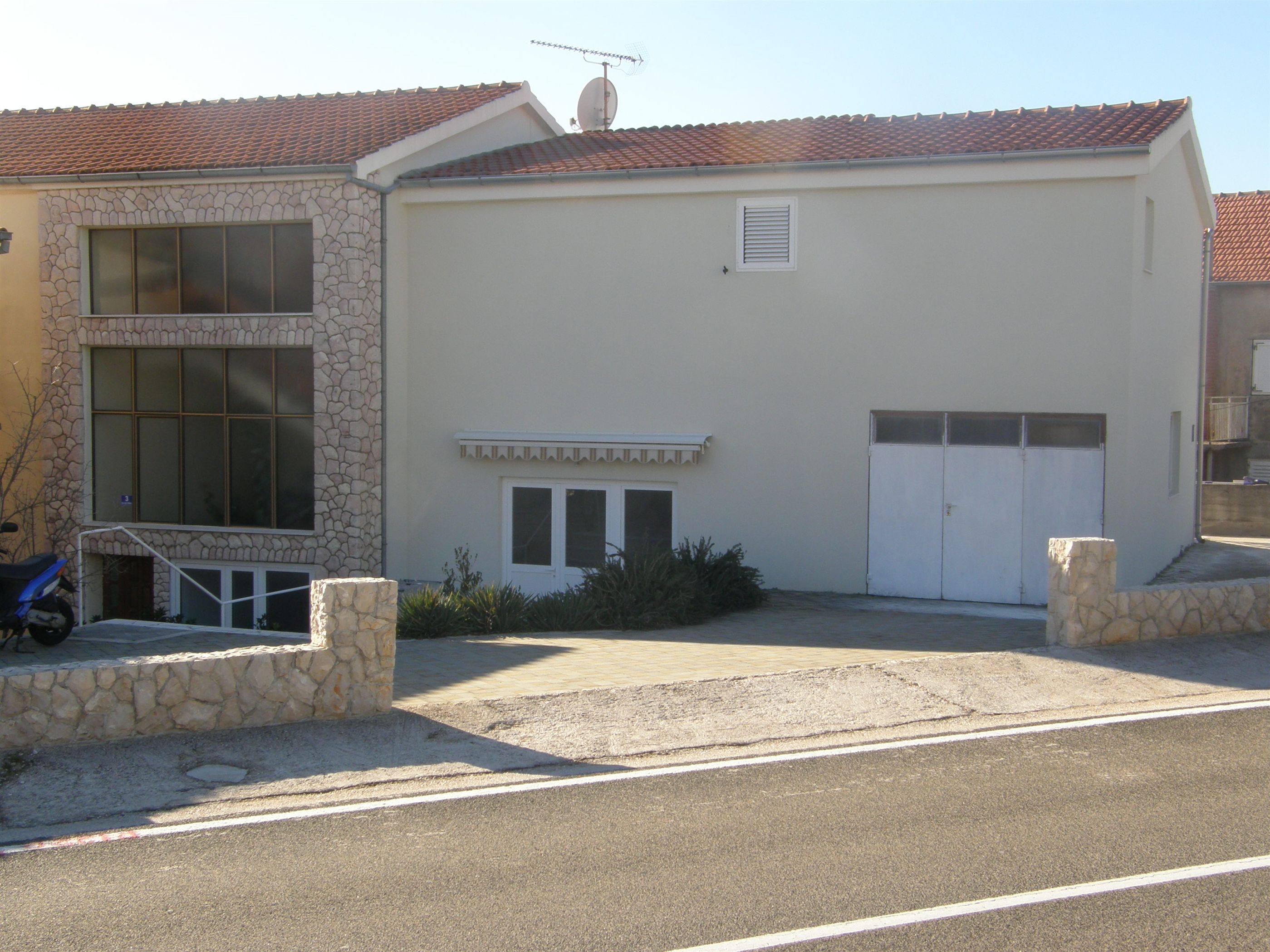 Apartments Beba 40965-A2
