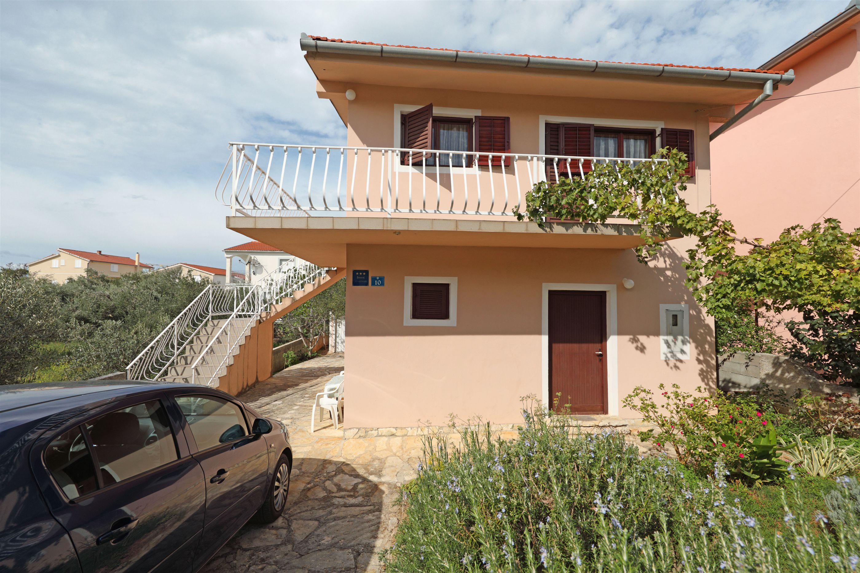 Apartment Summer Break 17931-A1
