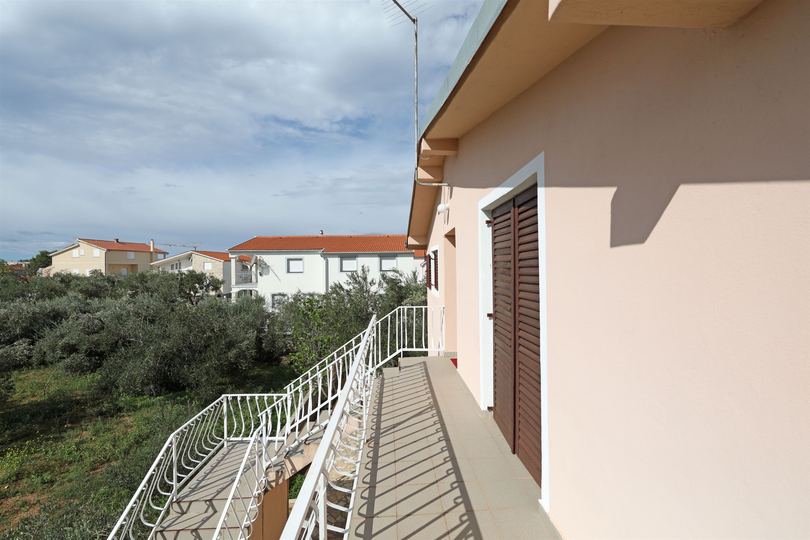 Apartment Summer Break 17931-A1