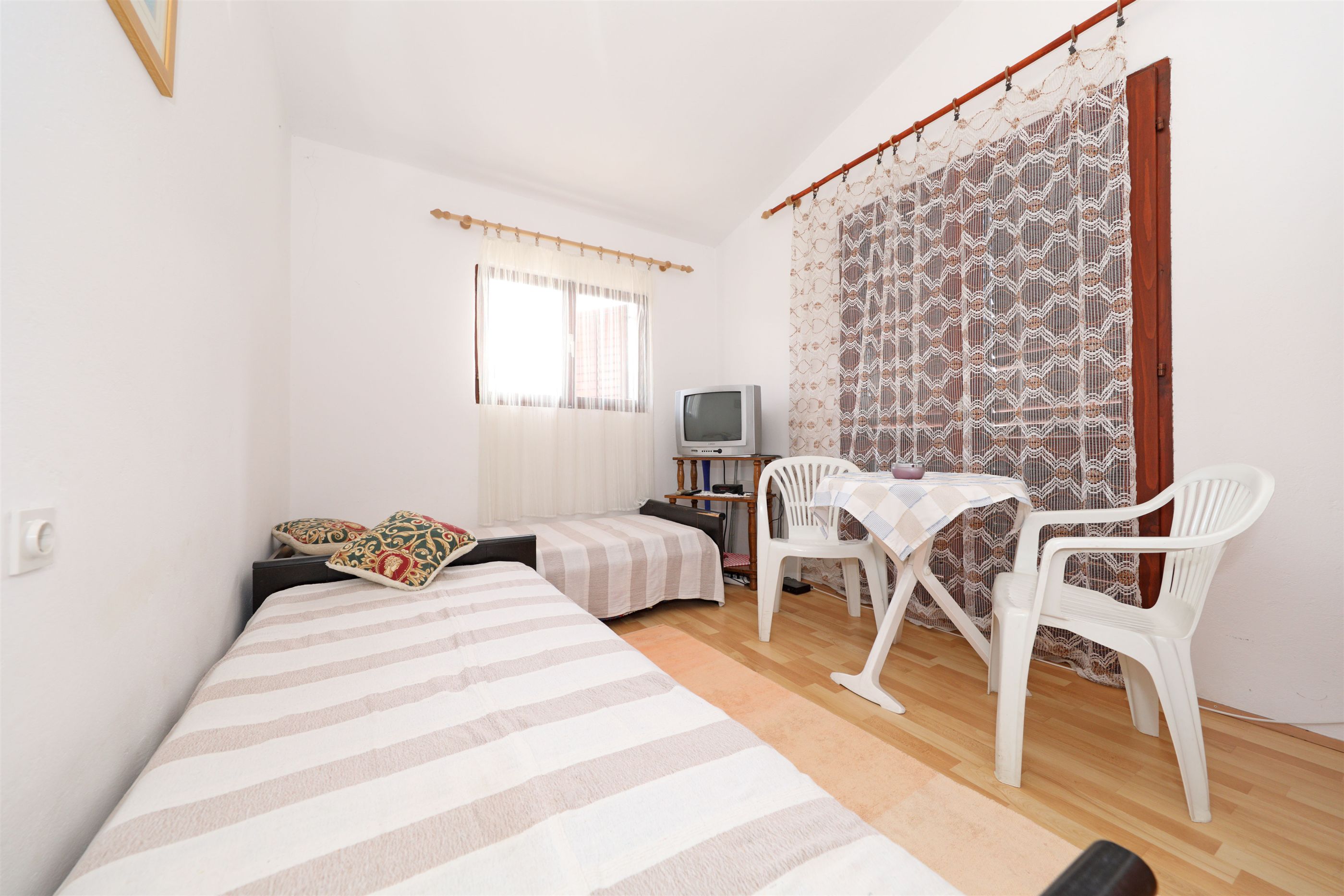 Apartment Summer Break 17931-A1