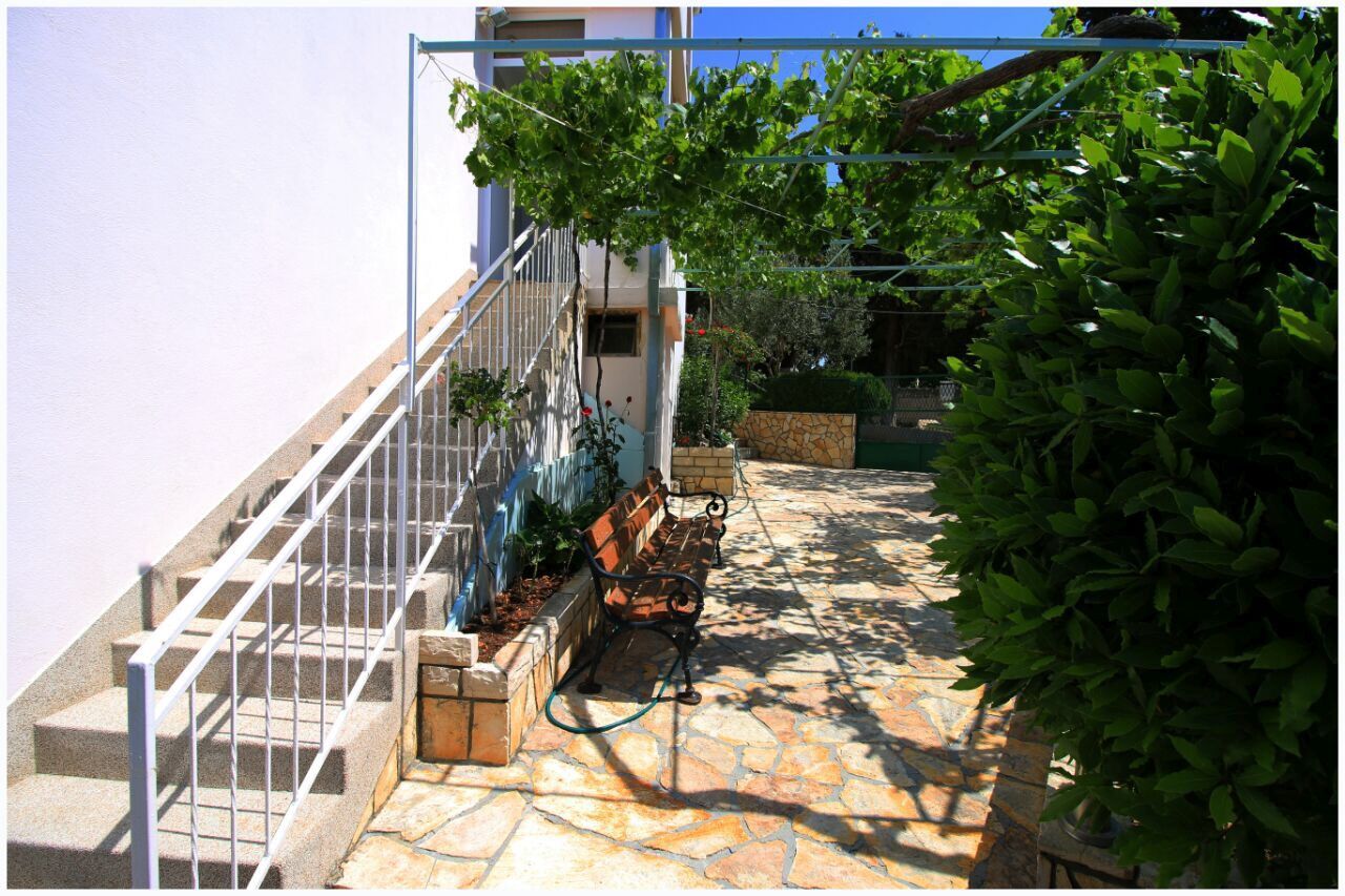 Apartments Anita i Visnja 46491-A1