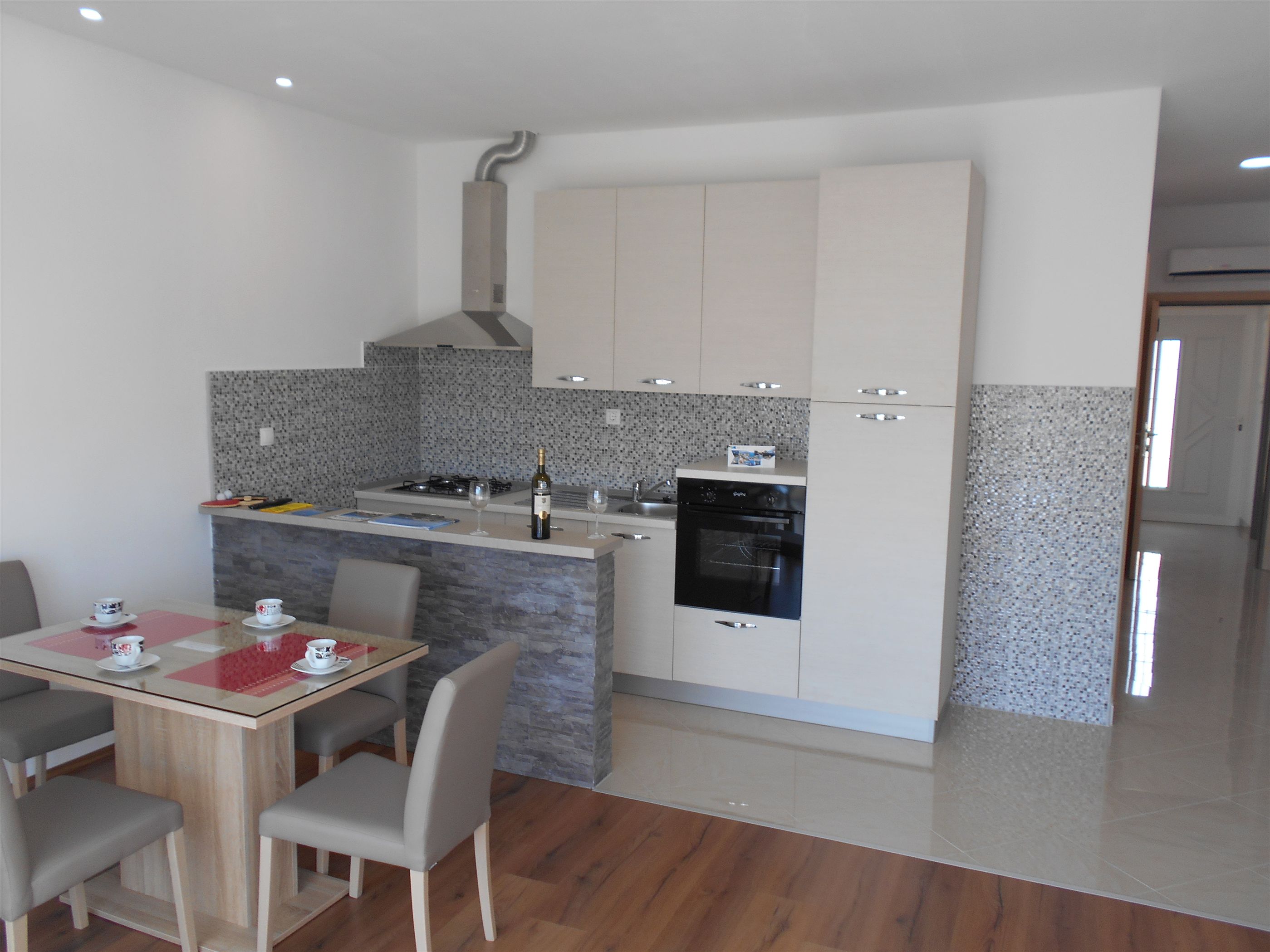 Apartments Boško 47401-A2