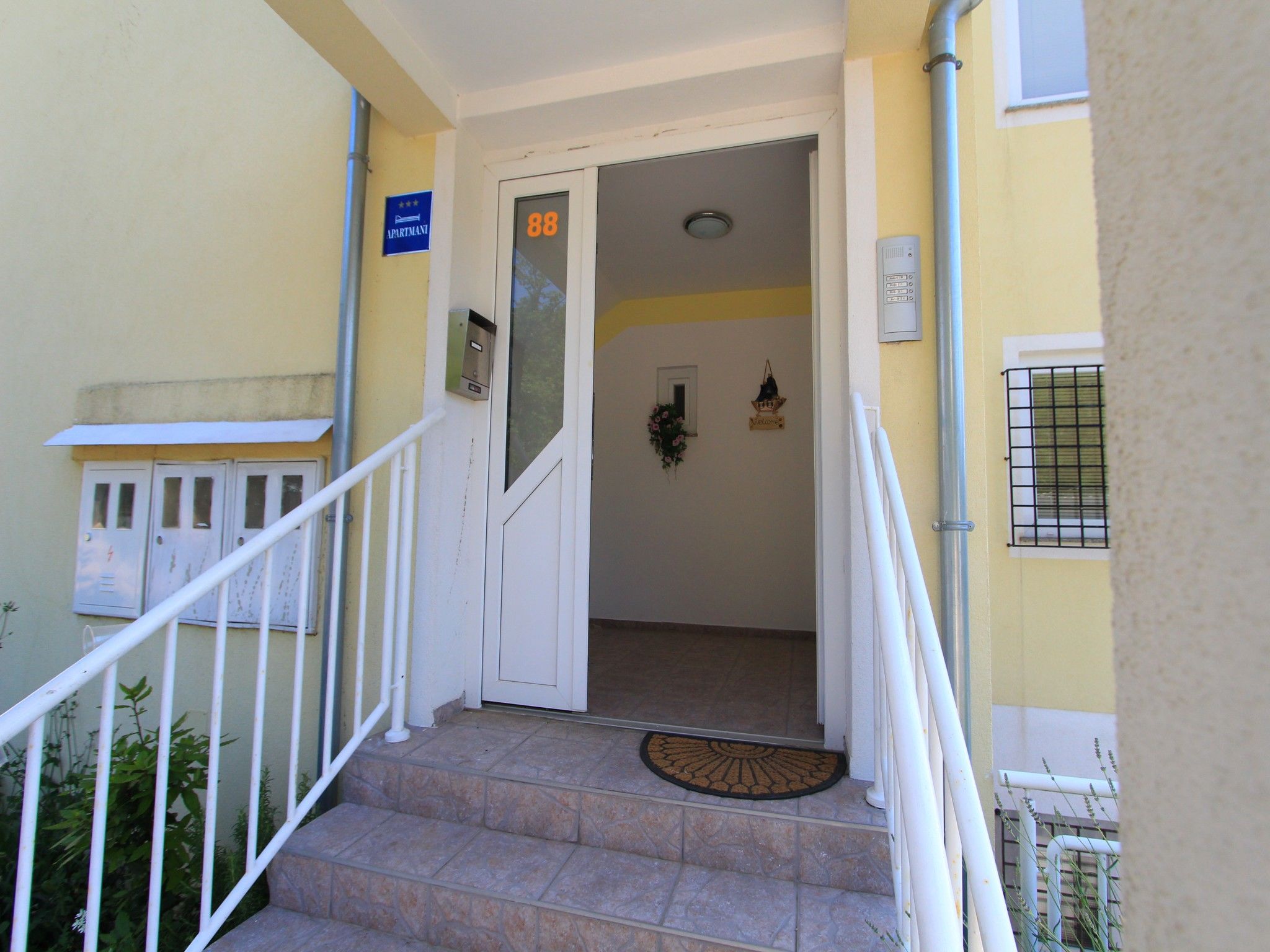 Apartments Petak 85231-A1