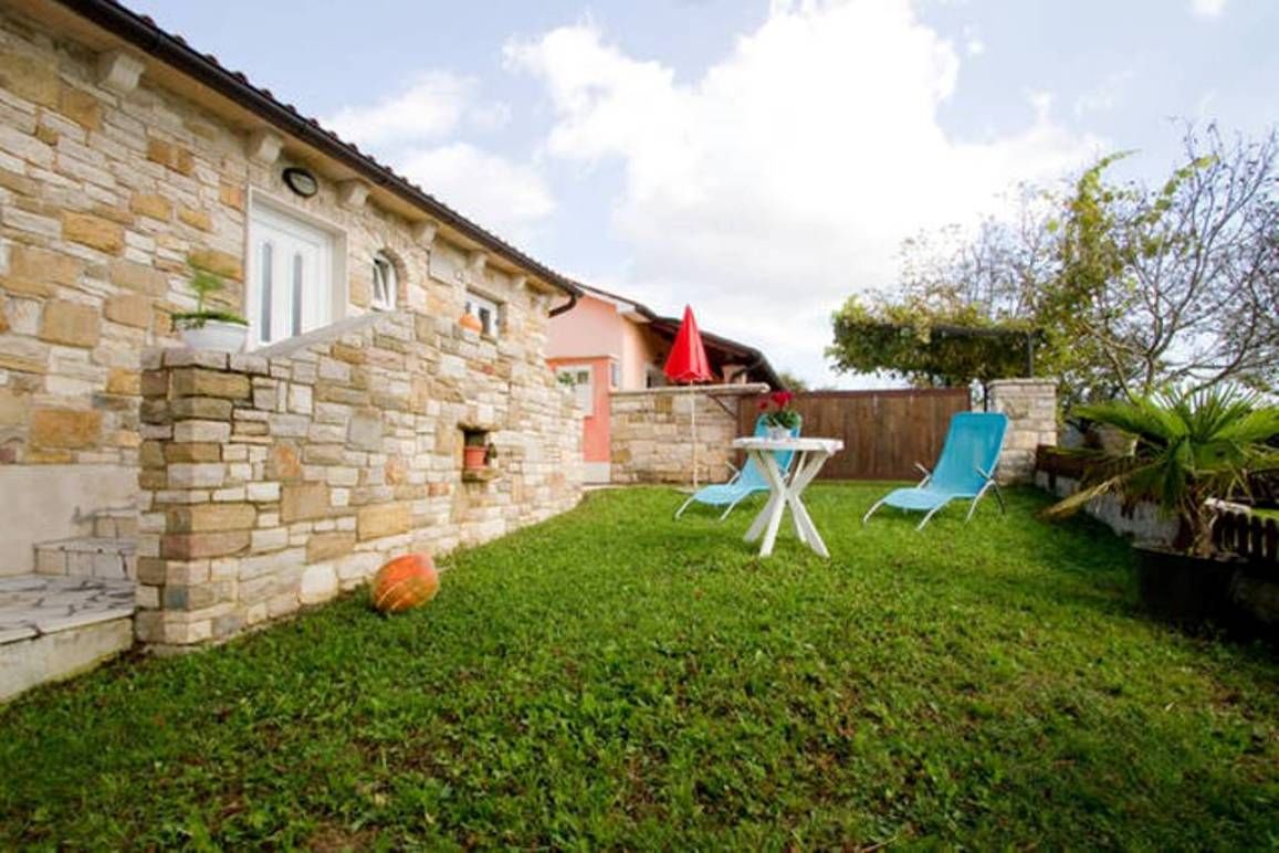 House Tri Marije 15951-K1