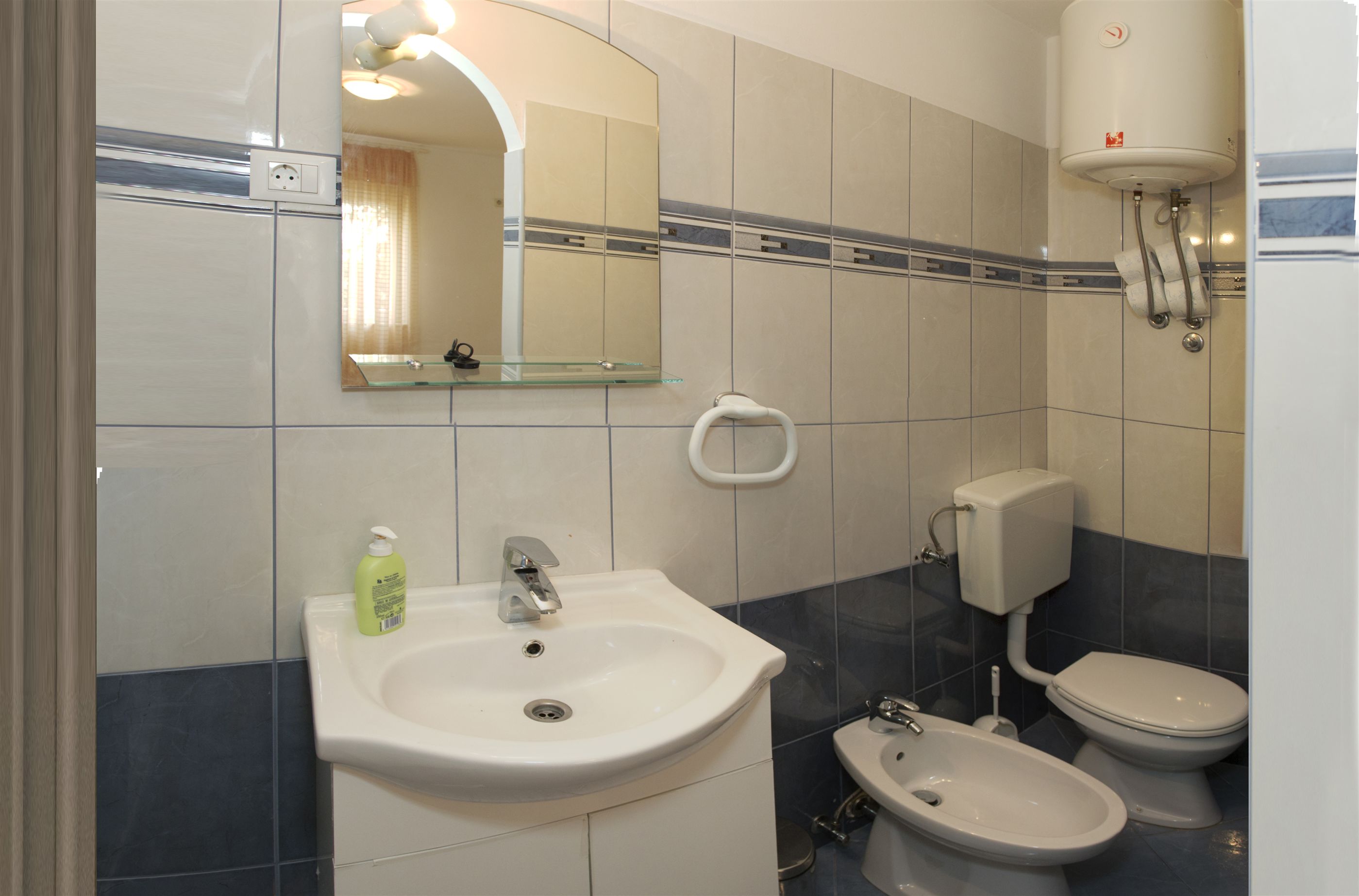 Apartments Gudelj 48101-A1