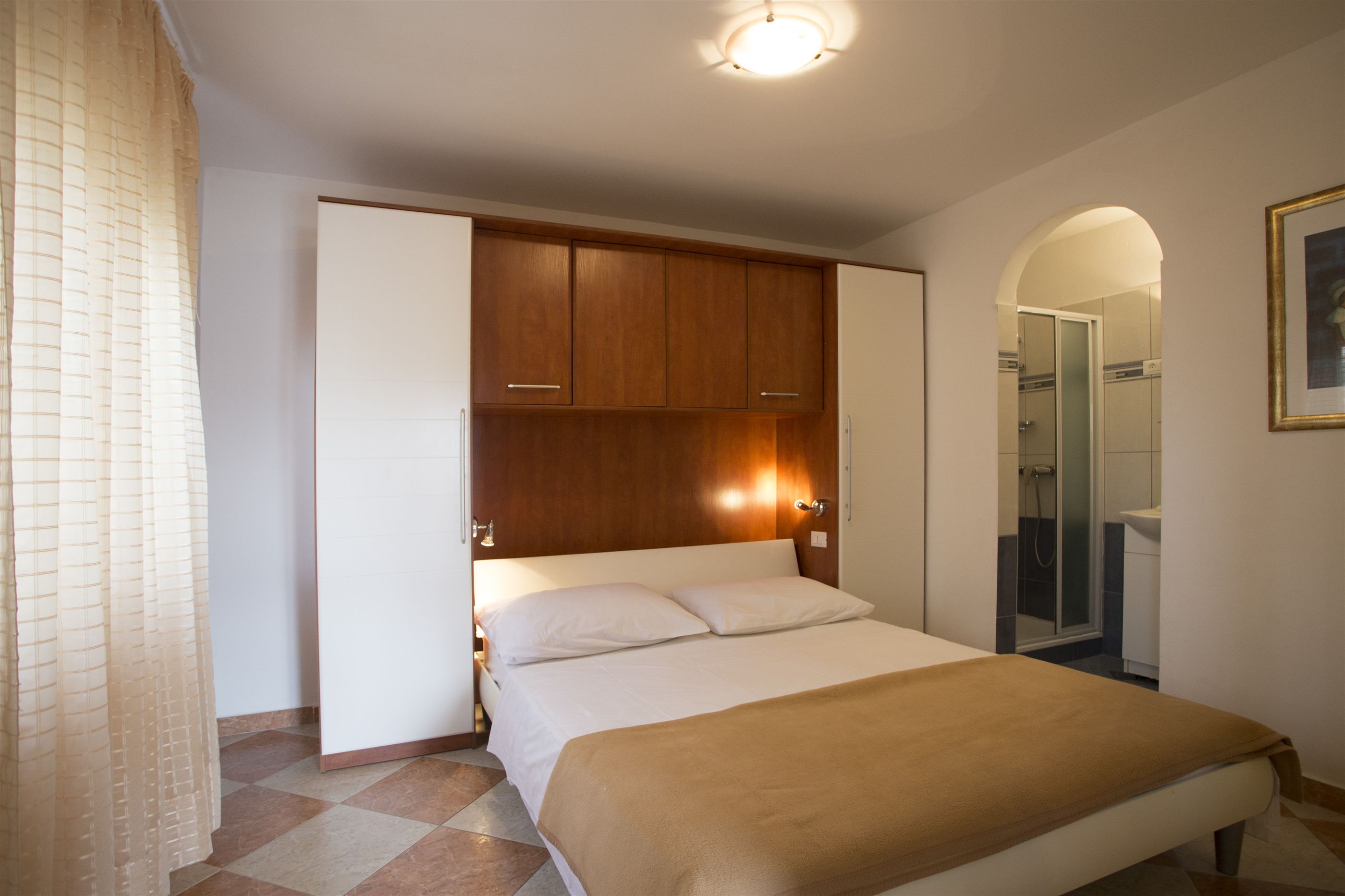 Apartments Gudelj 48101-A1