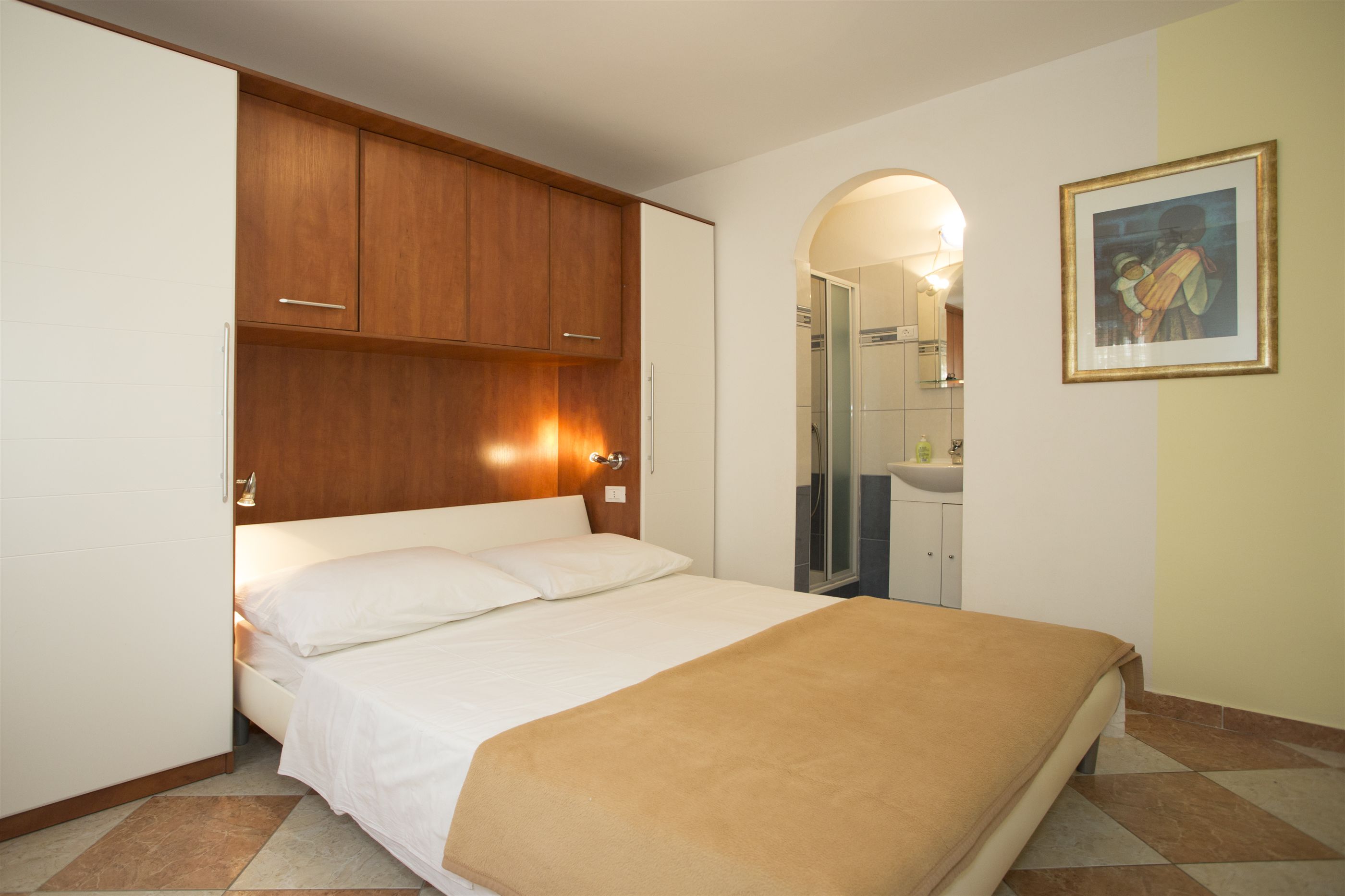 Apartments Gudelj 48101-A1