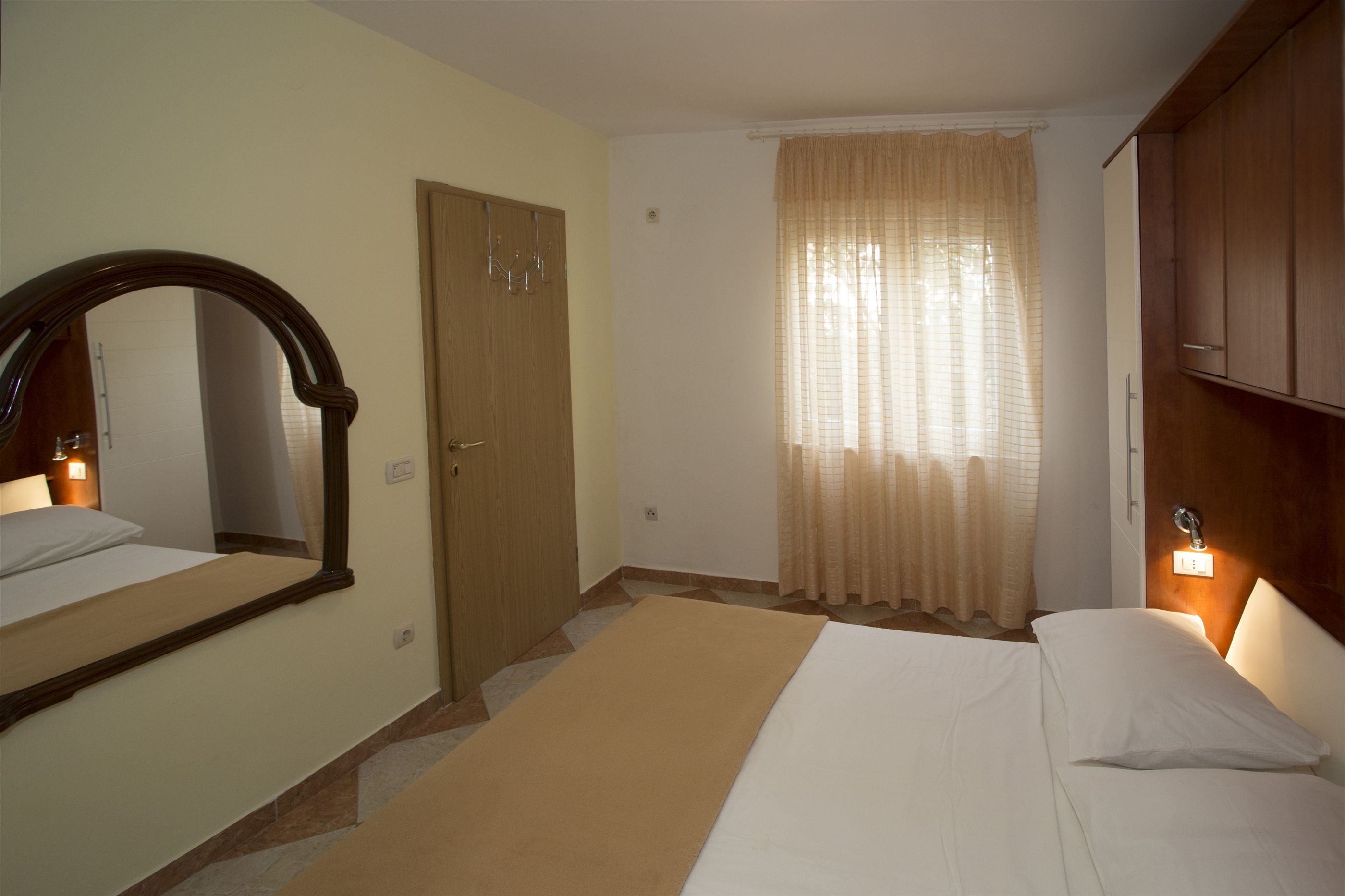 Apartments Gudelj 48101-A1