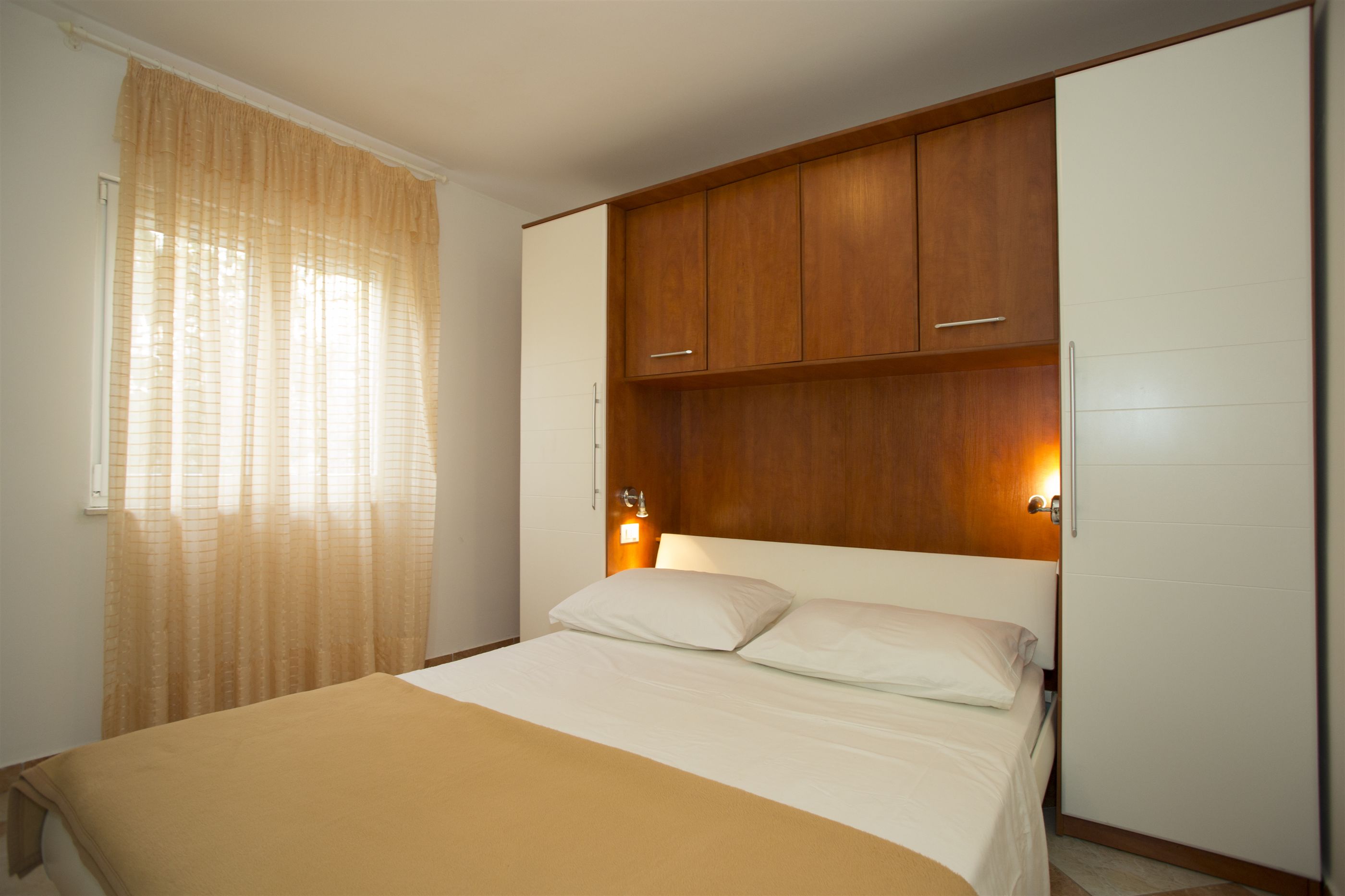 Apartments Gudelj 48101-A1