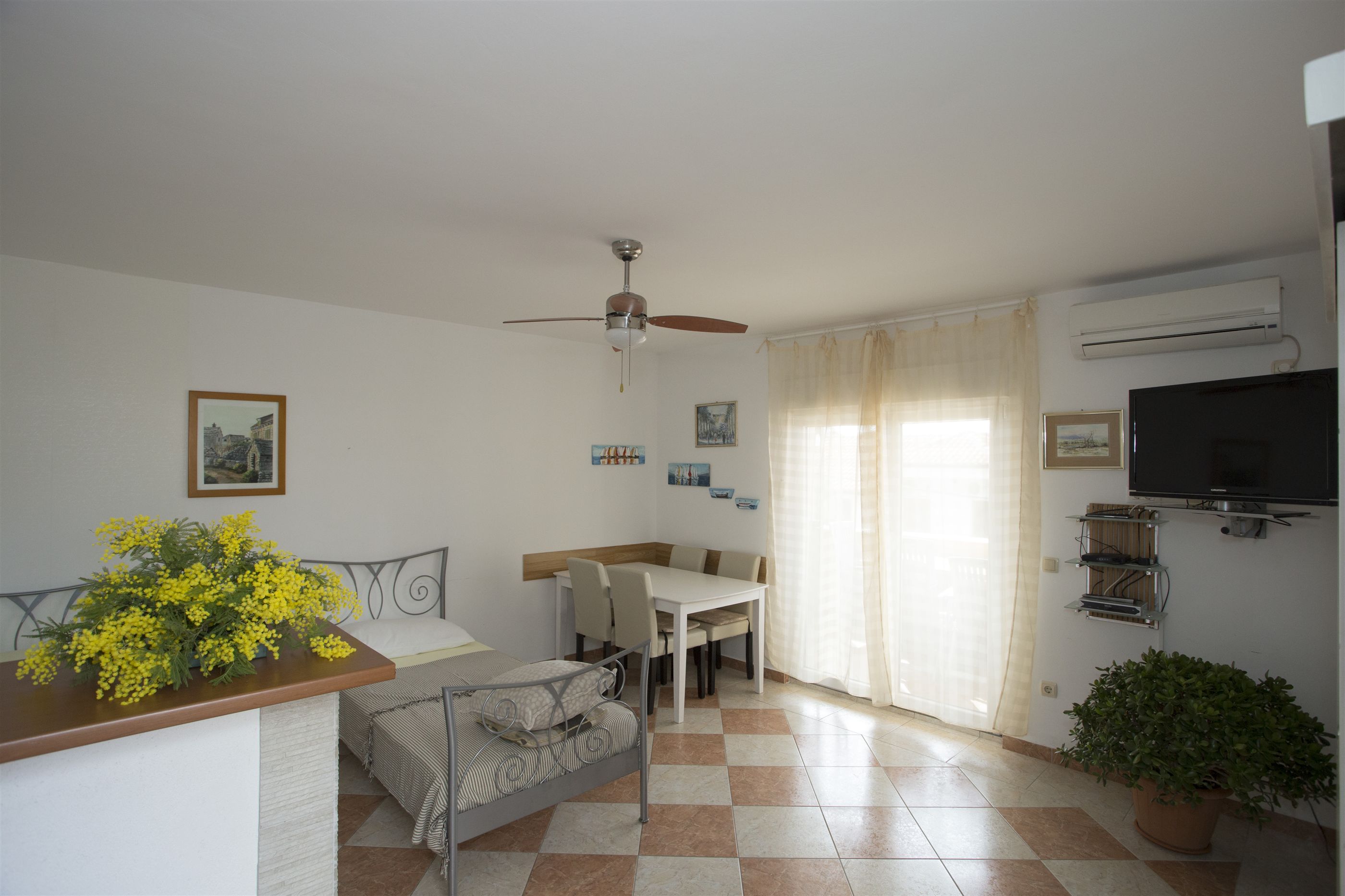Apartments Gudelj 48101-A1