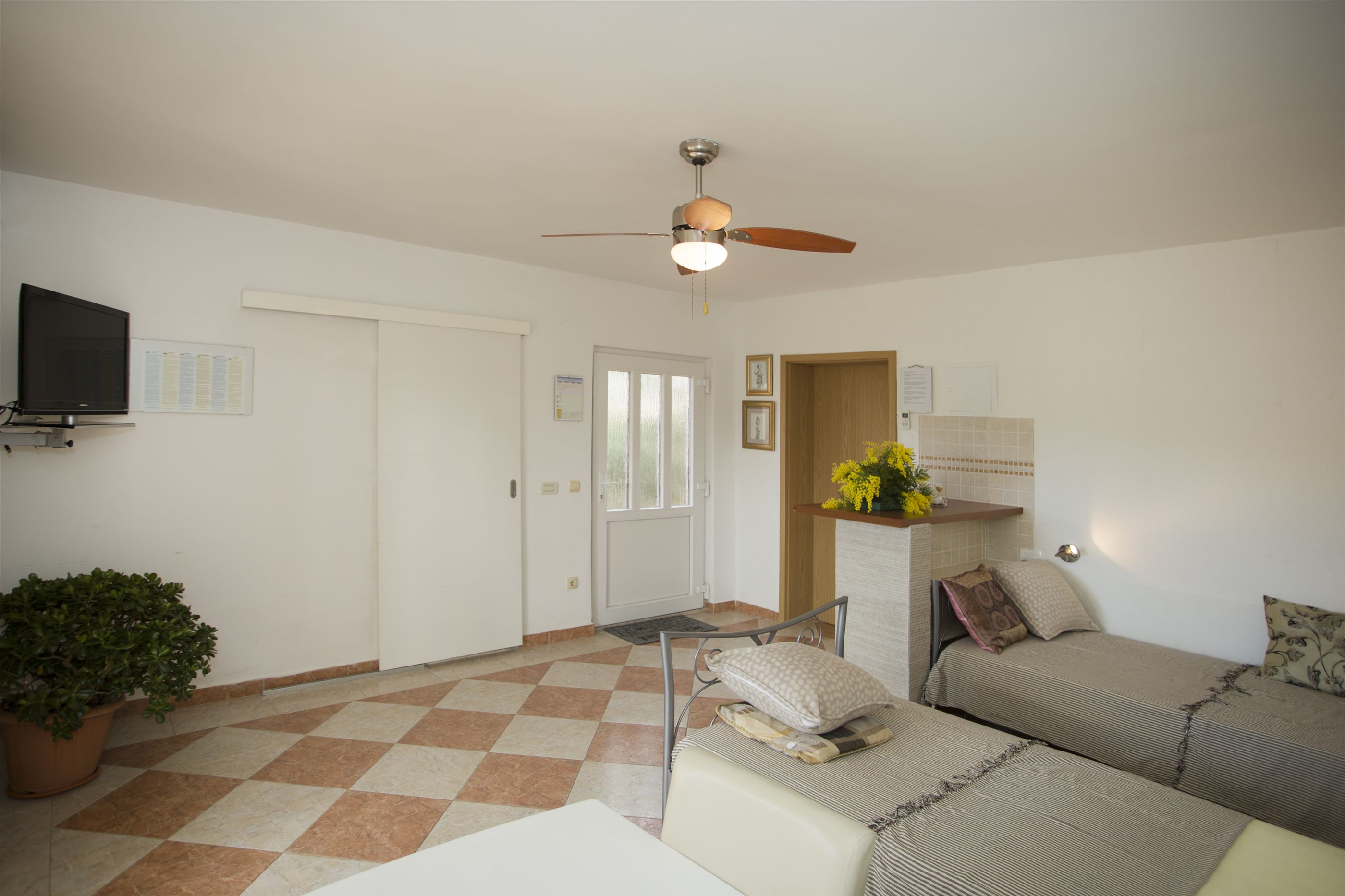 Apartments Gudelj 48101-A1