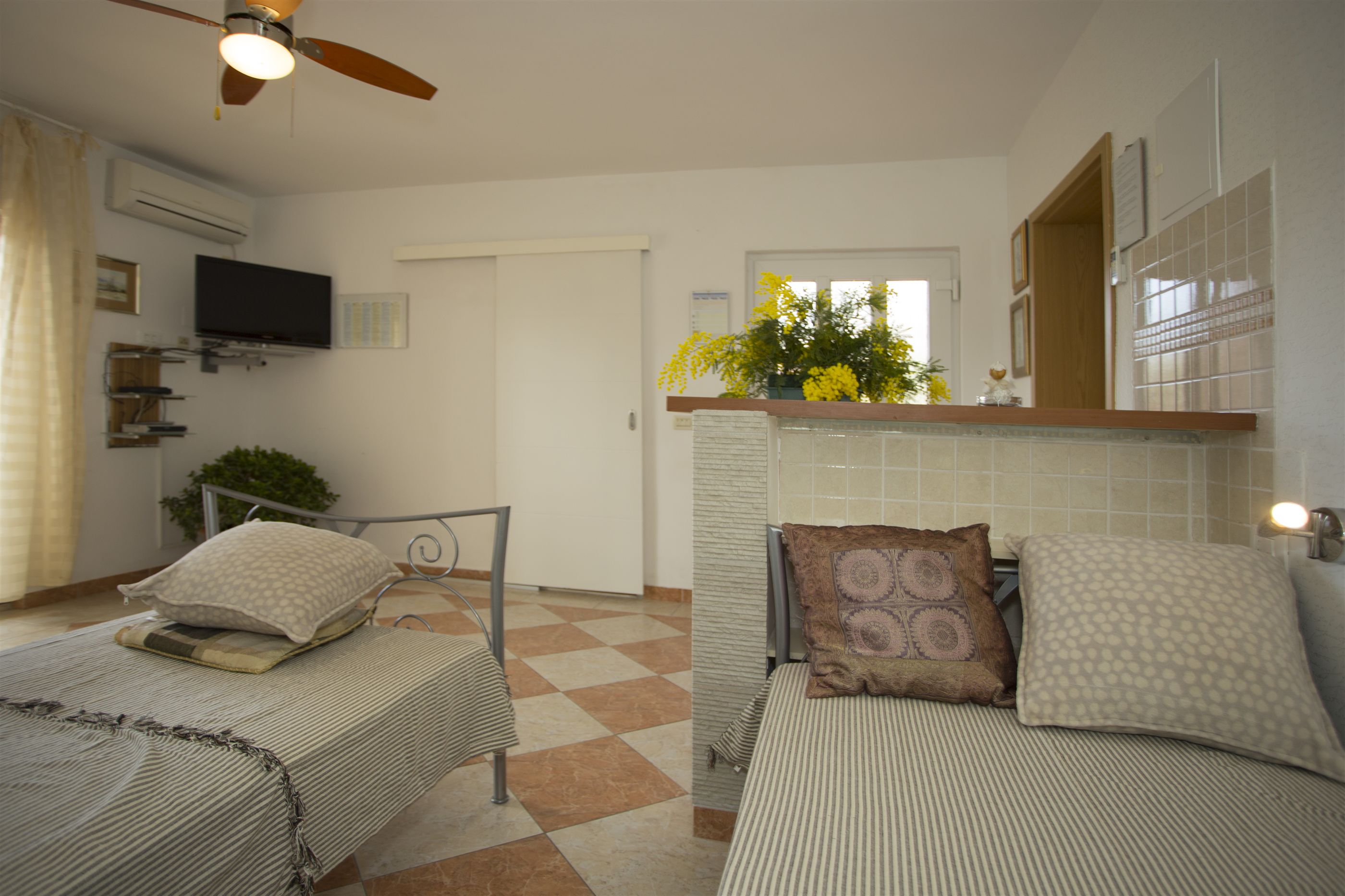 Apartments Gudelj 48101-A1