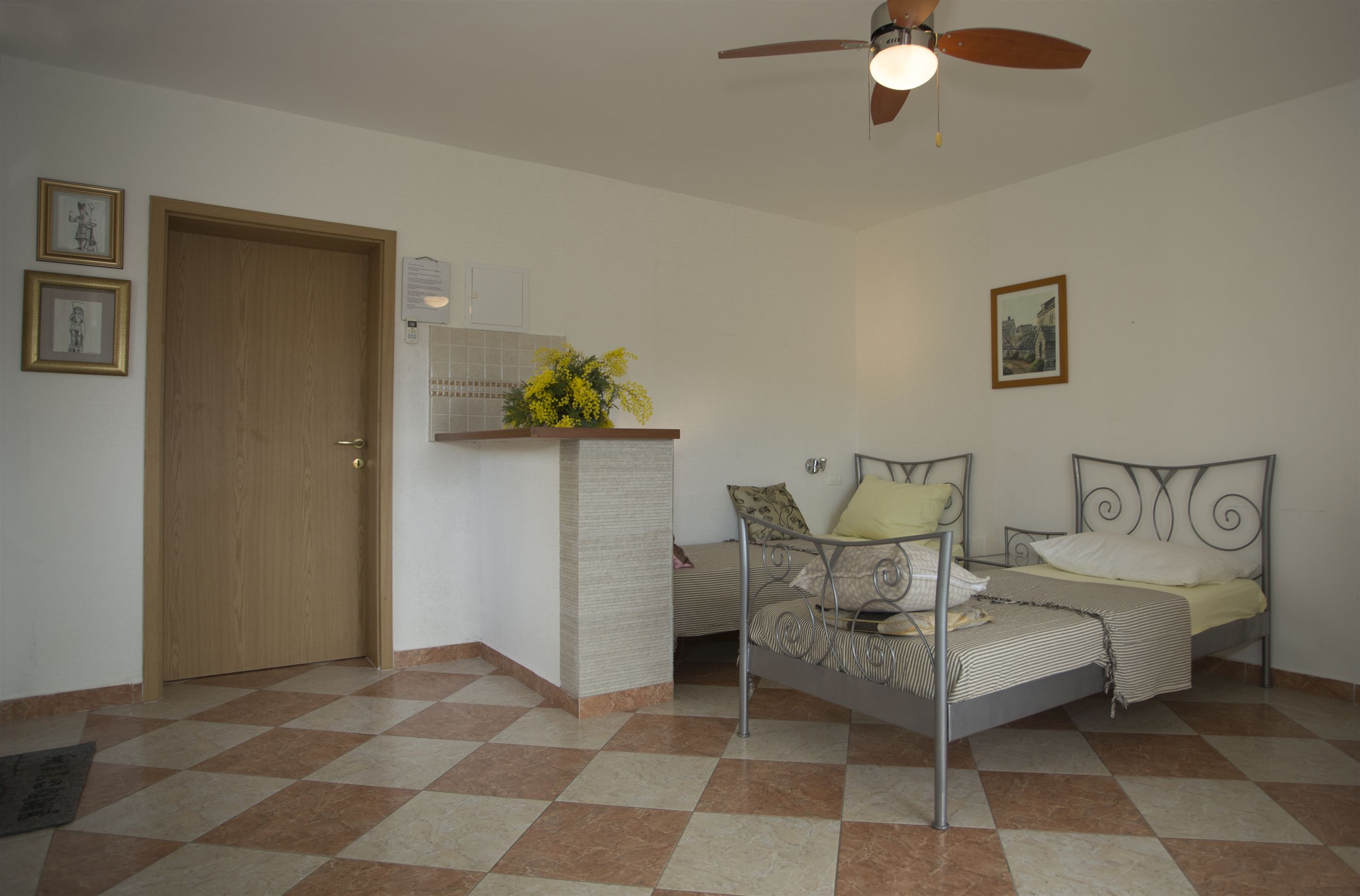Apartments Gudelj 48101-A1
