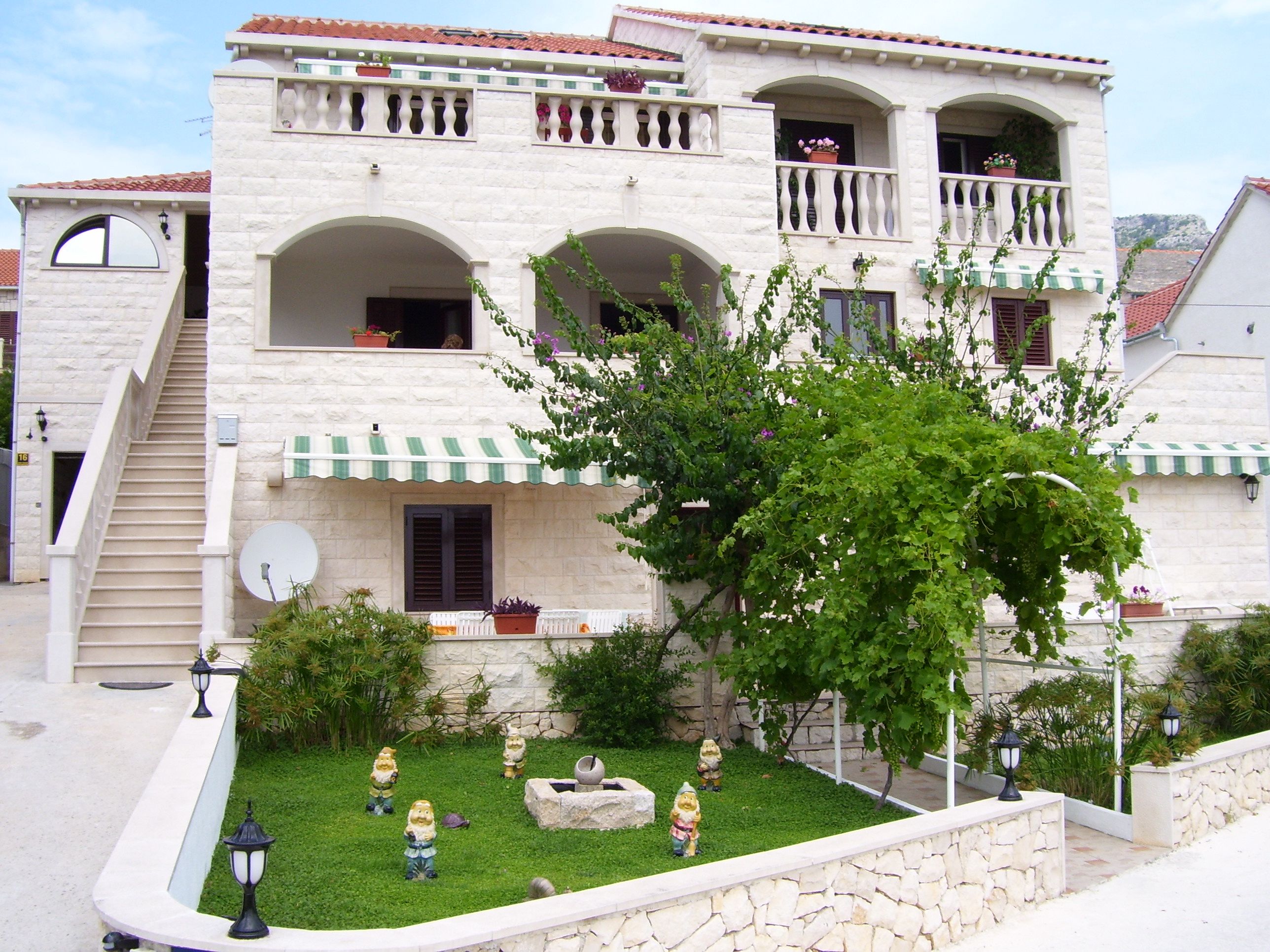 Apartments Fani A4