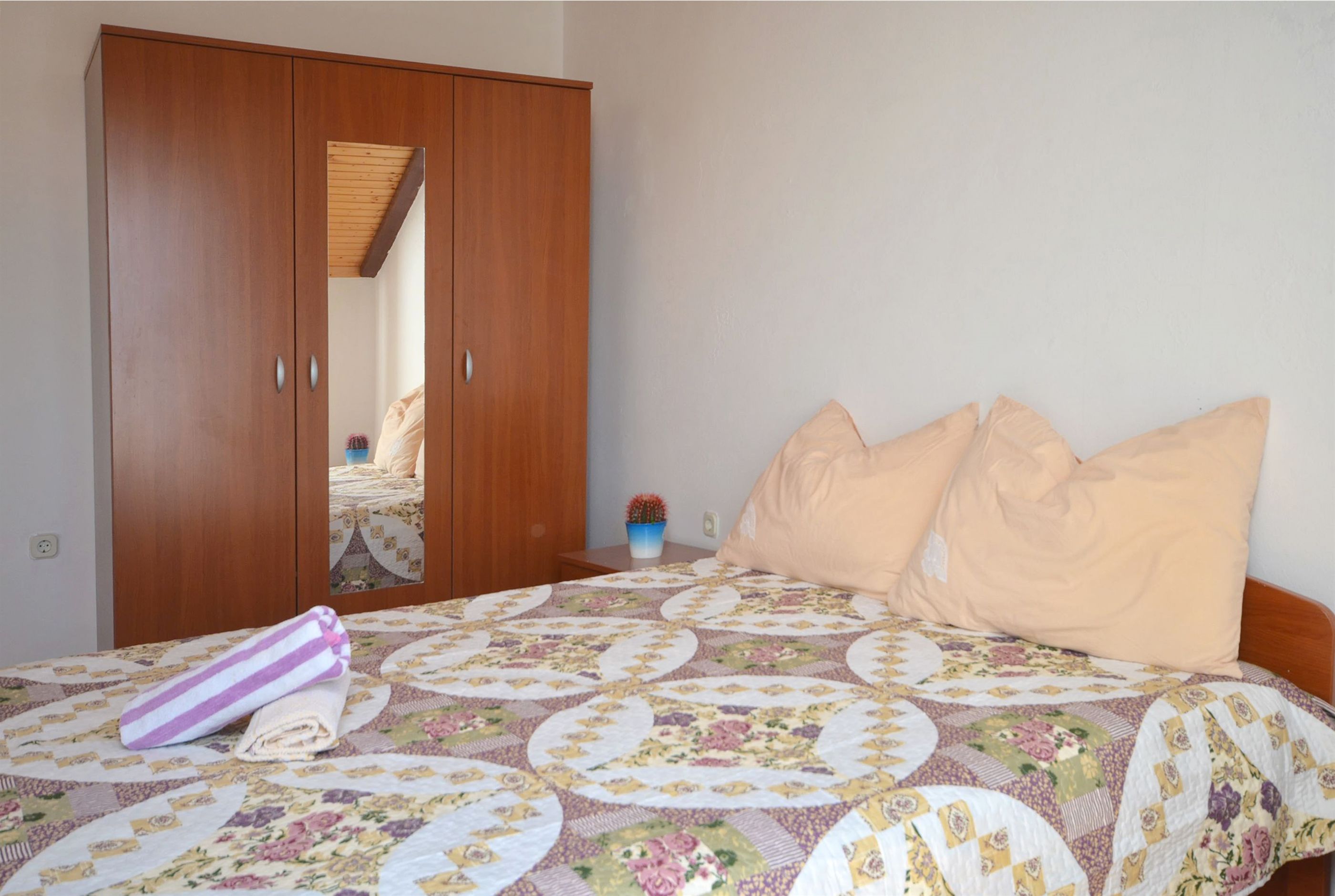 Apartments and Rooms Ive 20011-A1