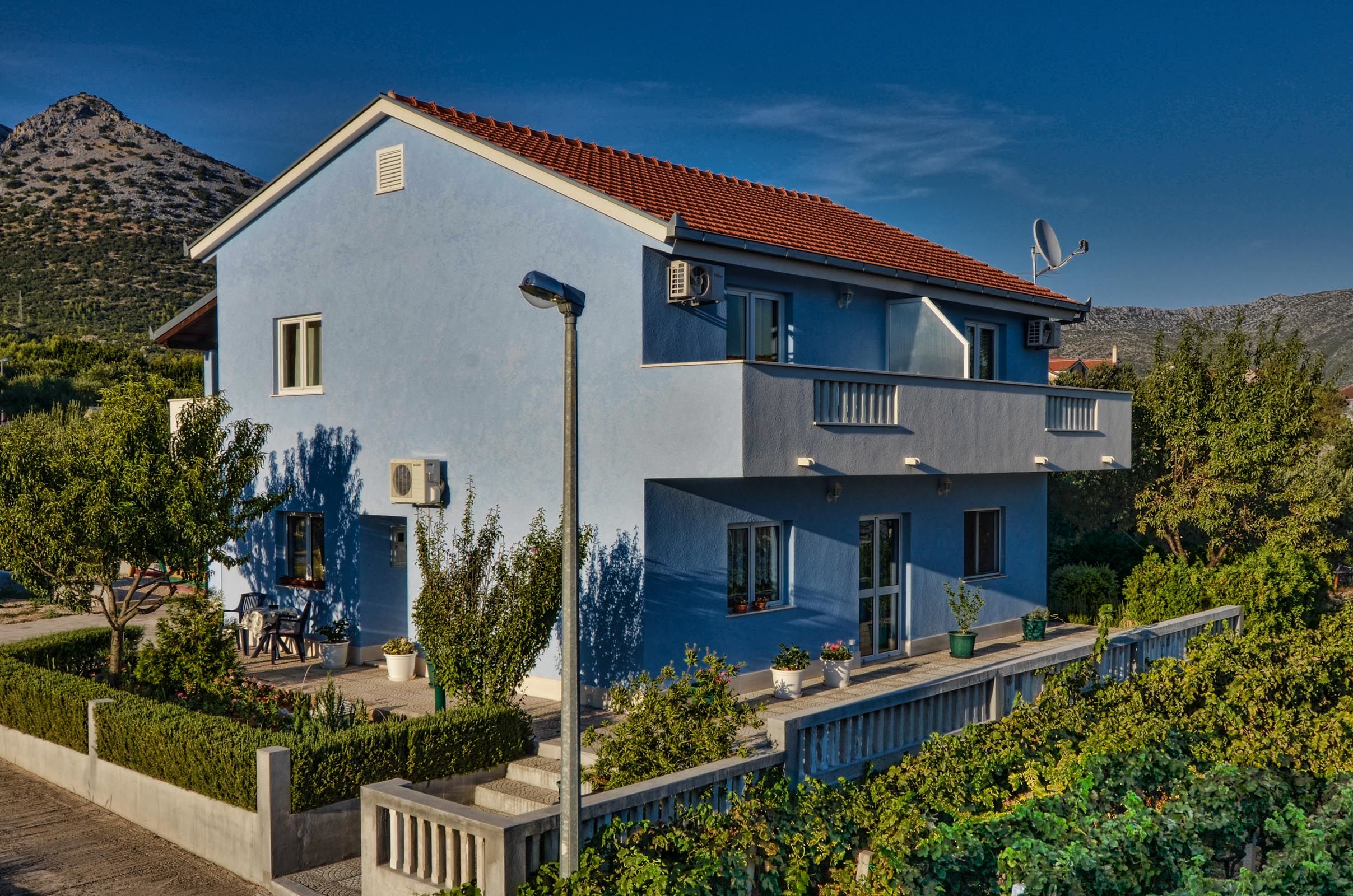 Apartments Ivana 32933-A2