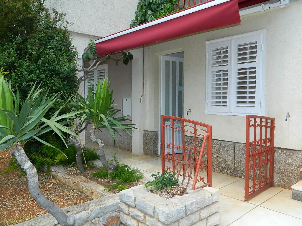 Apartment and Room Darinka 35551-S1