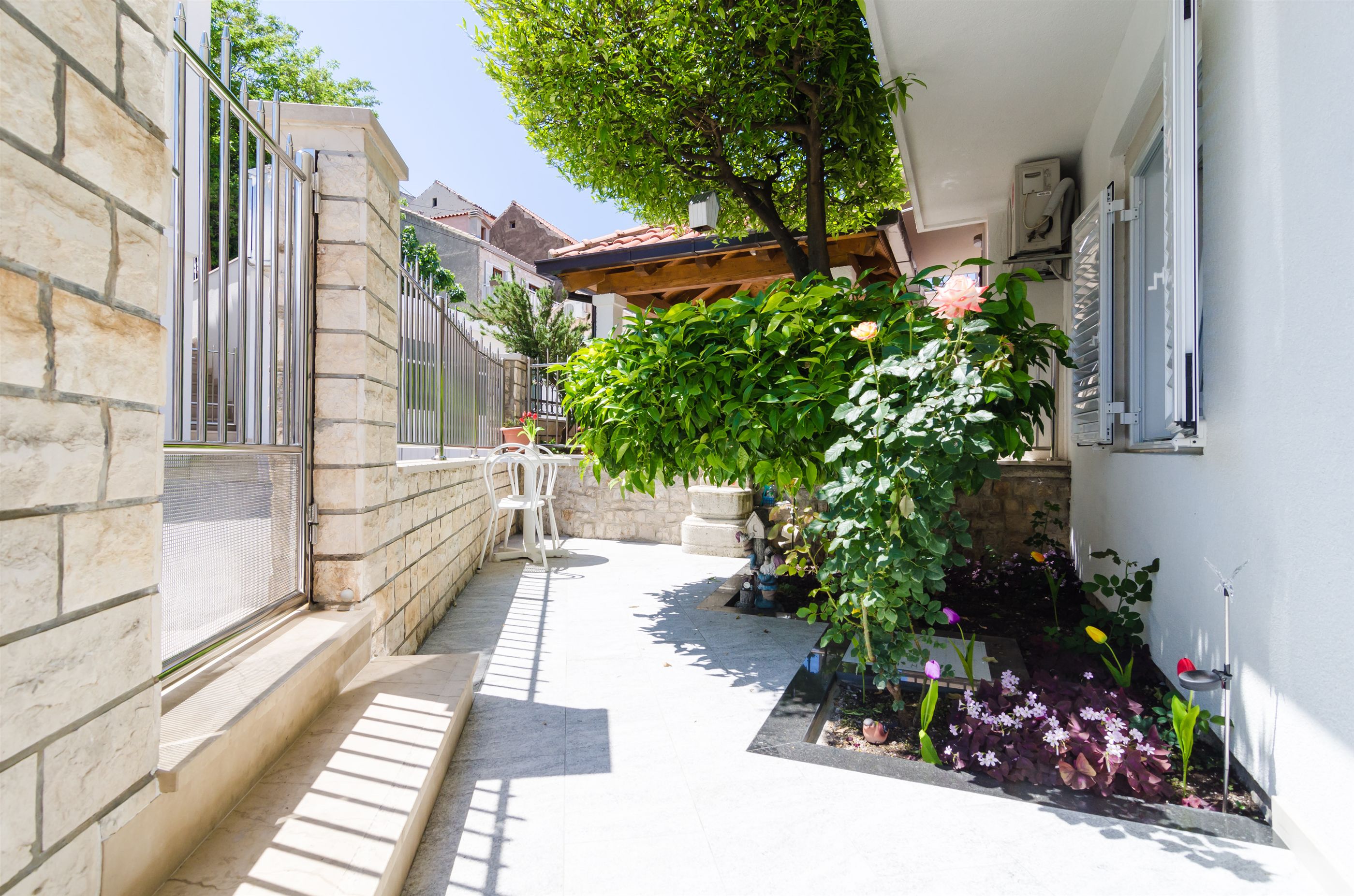 Apartment and Rooms Mato 50221-S2