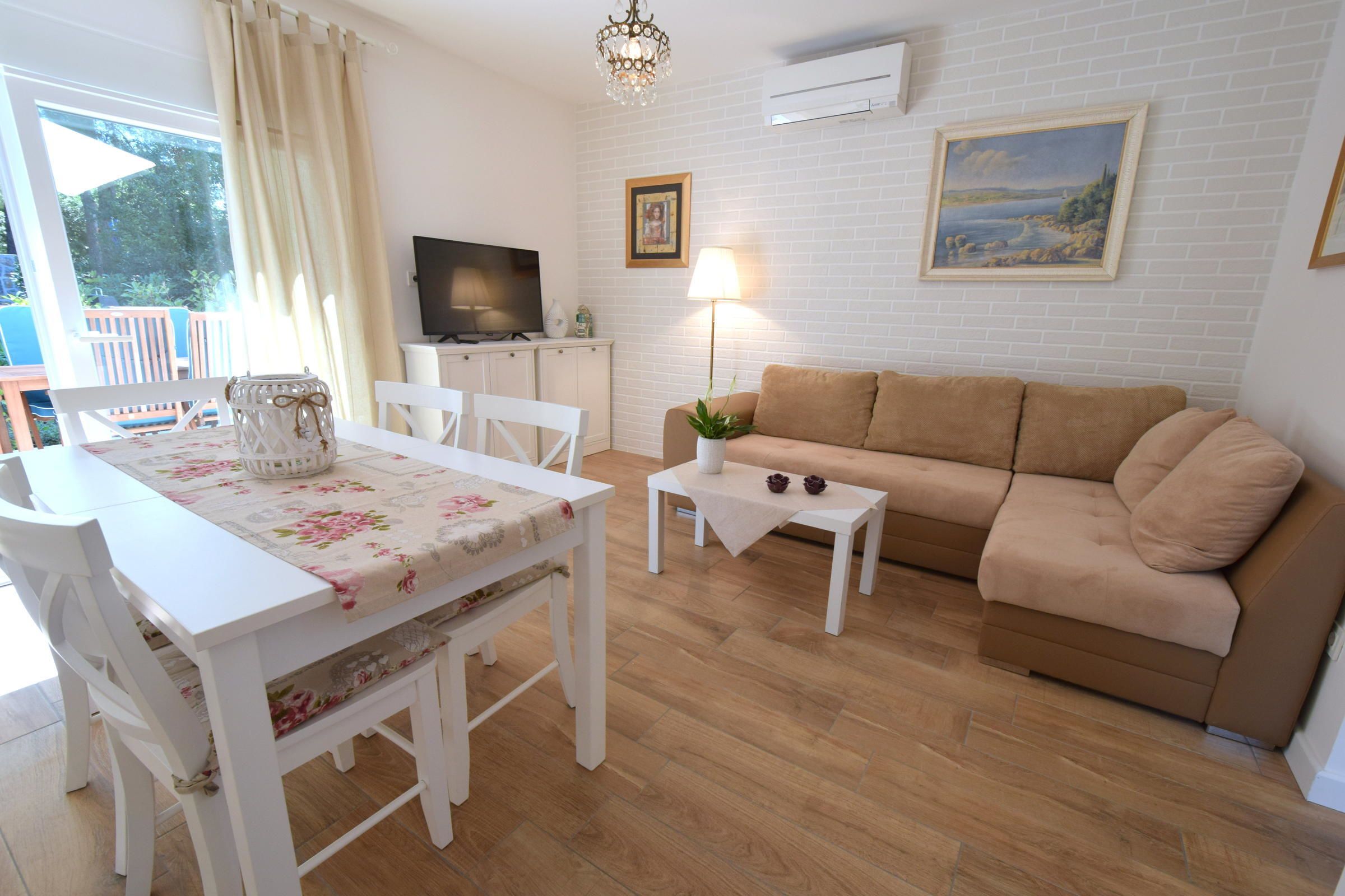 House Andrea 62142-A1