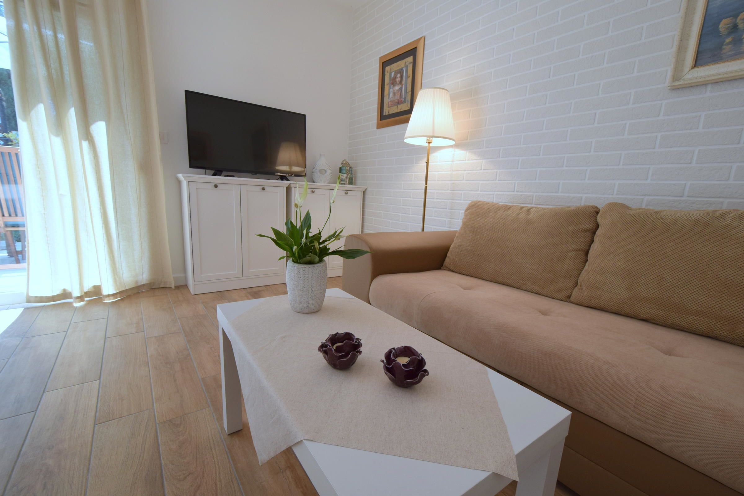 House Andrea 62142-A1