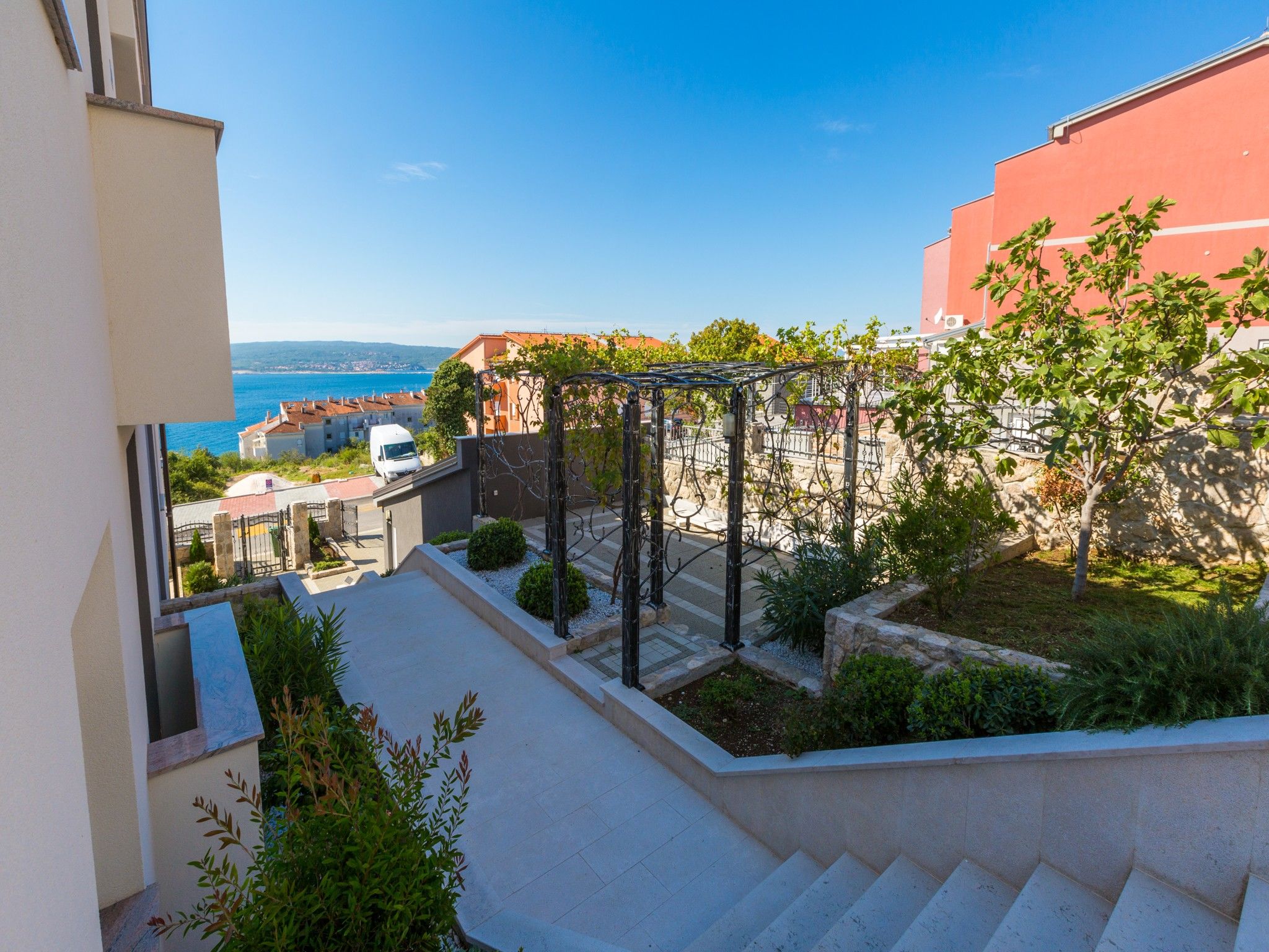 Apartments Livaja 62517-A2