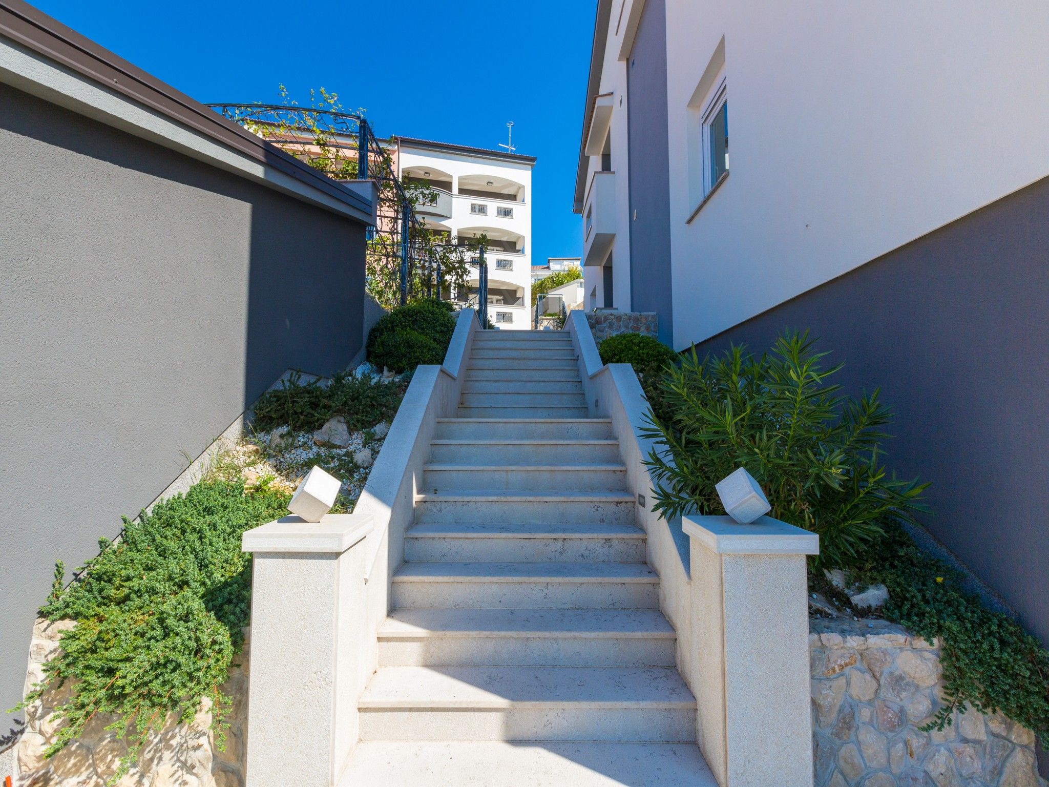 Apartments Livaja 62517-A2