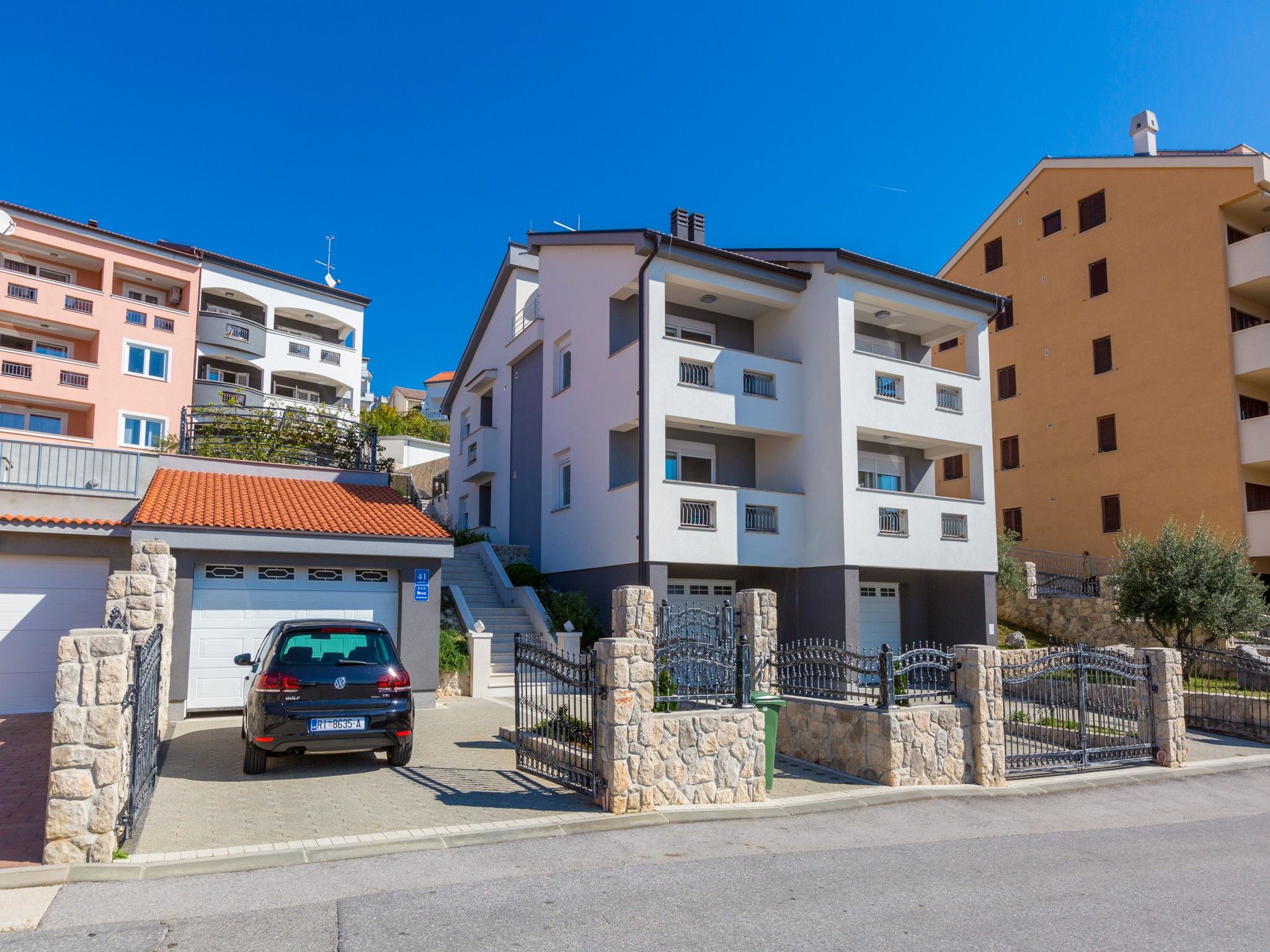 Apartments Livaja 62517-A2
