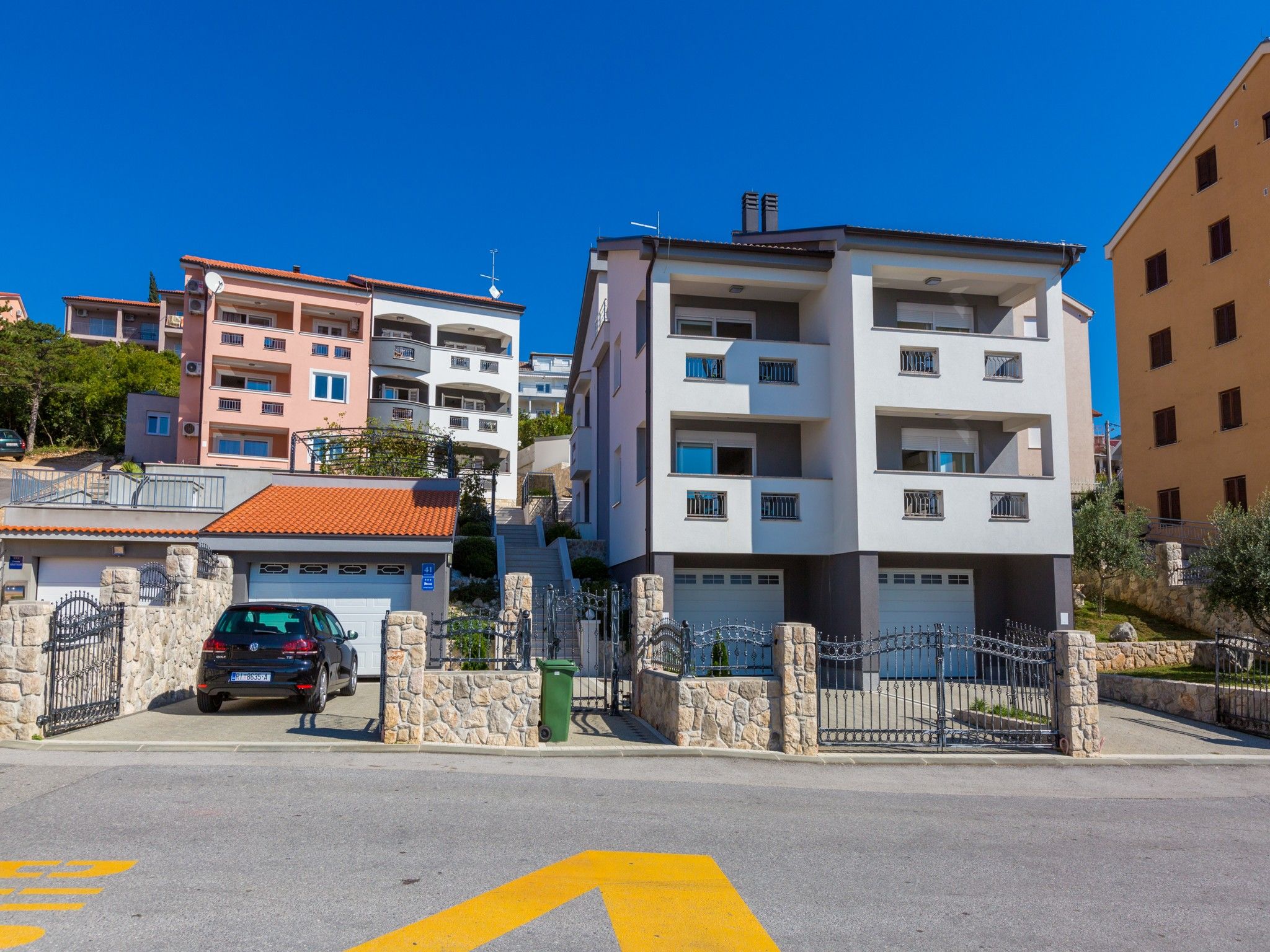 Apartments Livaja 62517-A2