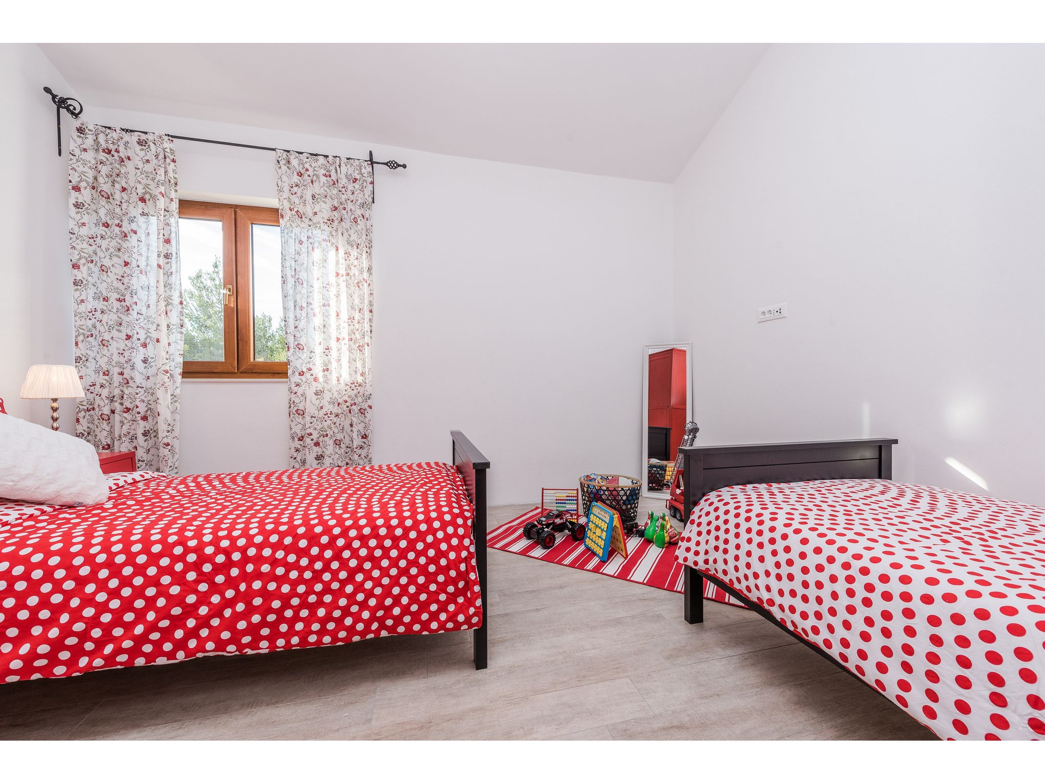 Villa More with pool and garden V5751-K1