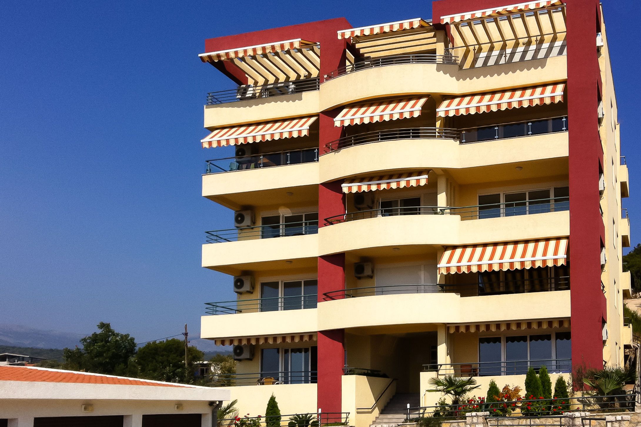 Apartments Utjeha 47501-A3