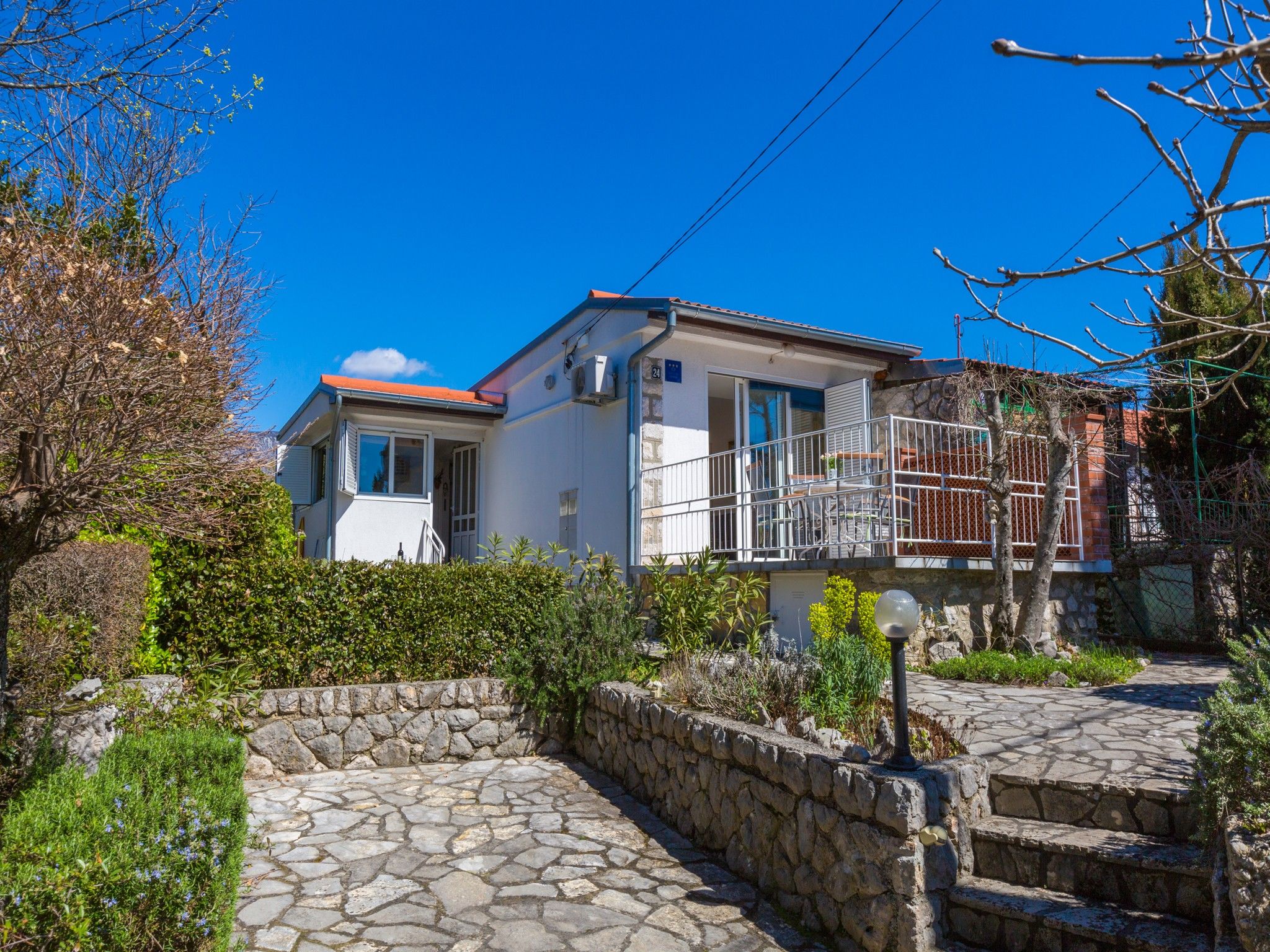 House Lipert 62454-A1
