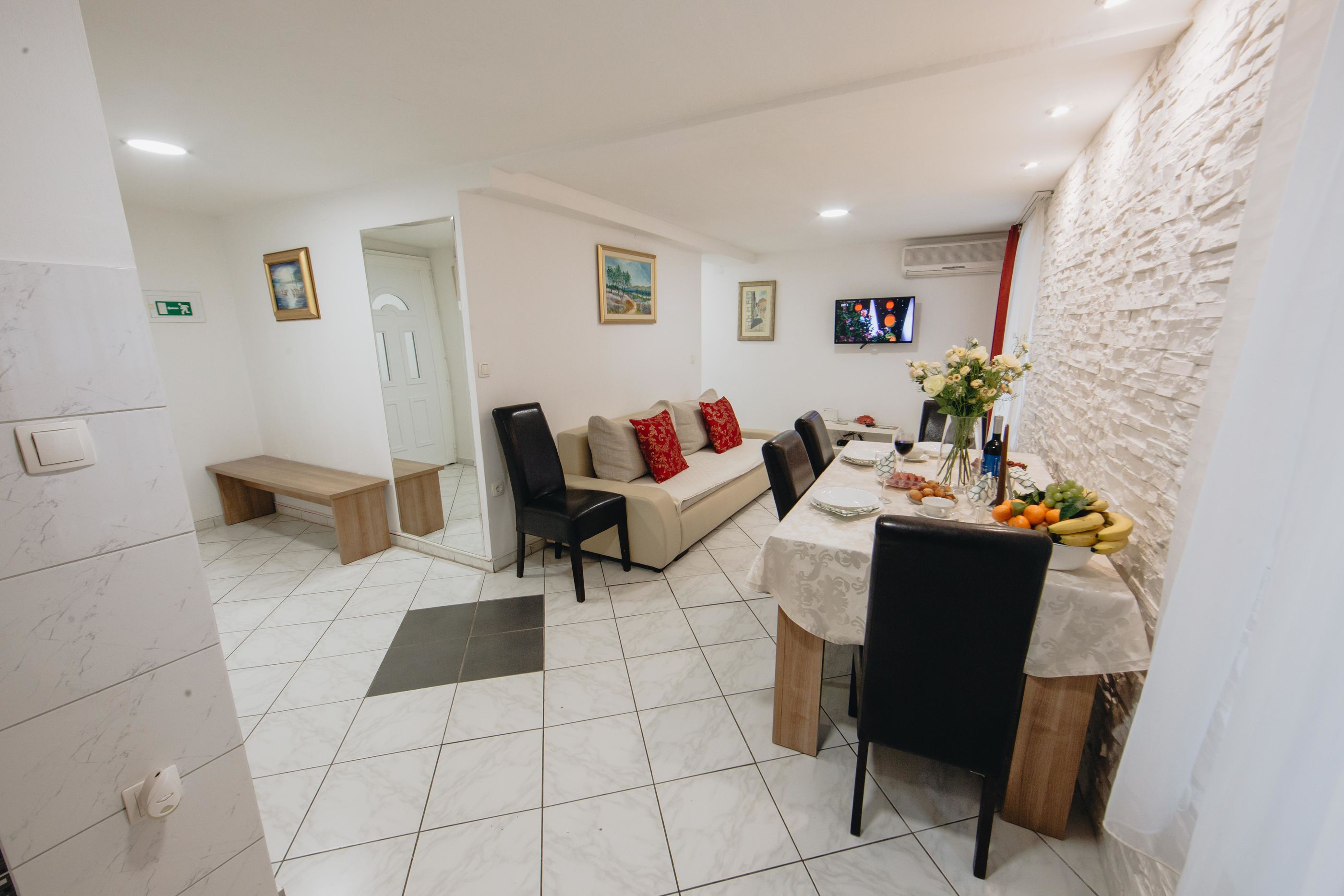 Apartment and Room Old town 38171-A1