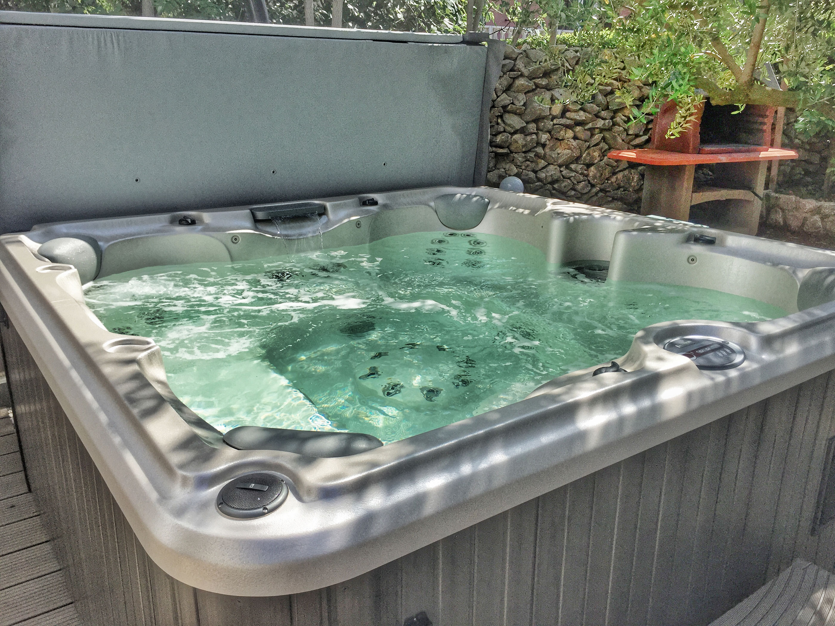 Apartment Ivana with jacuzzi Accommodation in Vir