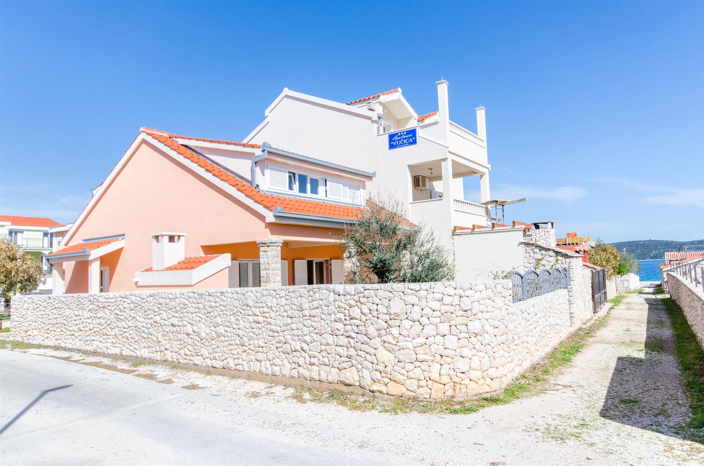 House Nikolina 48561-K1