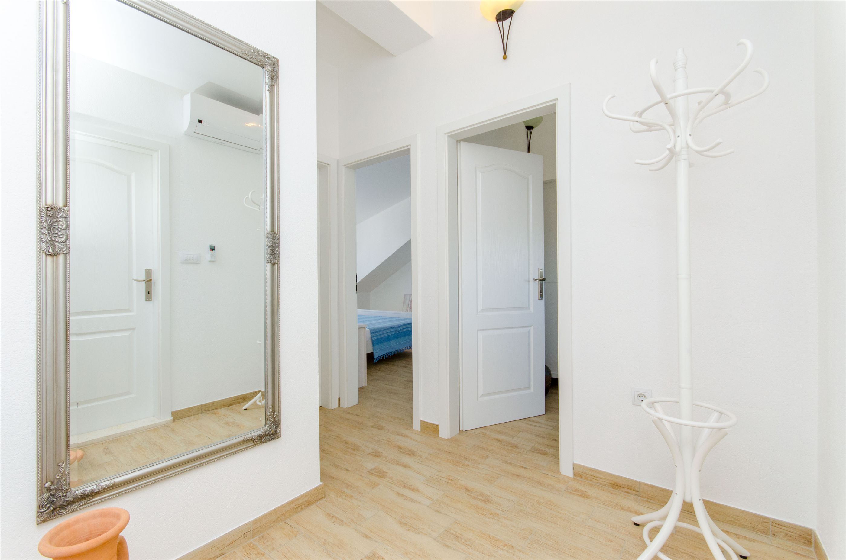 House Nikolina 48561-K1