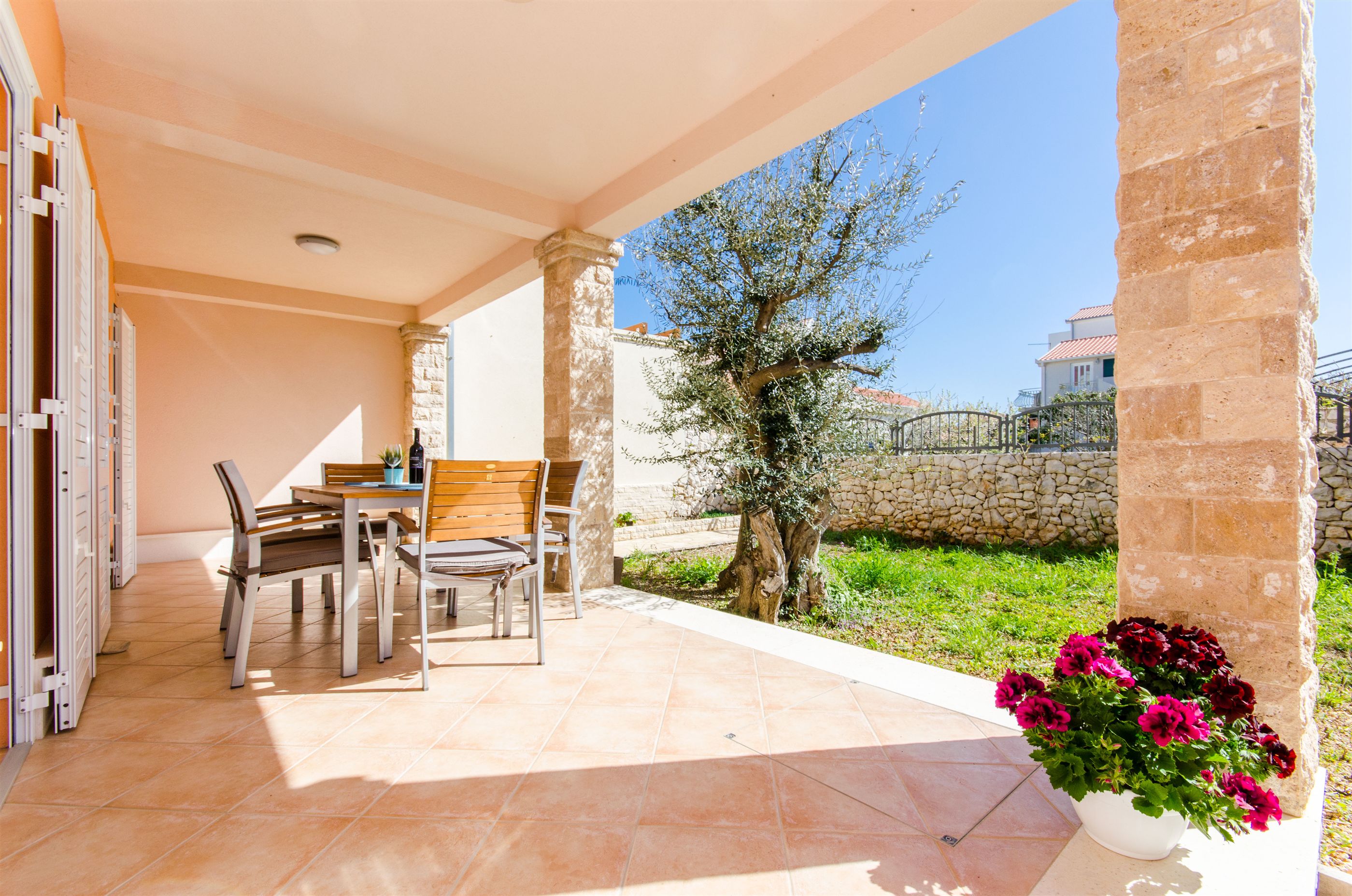 House Nikolina 48561-K1