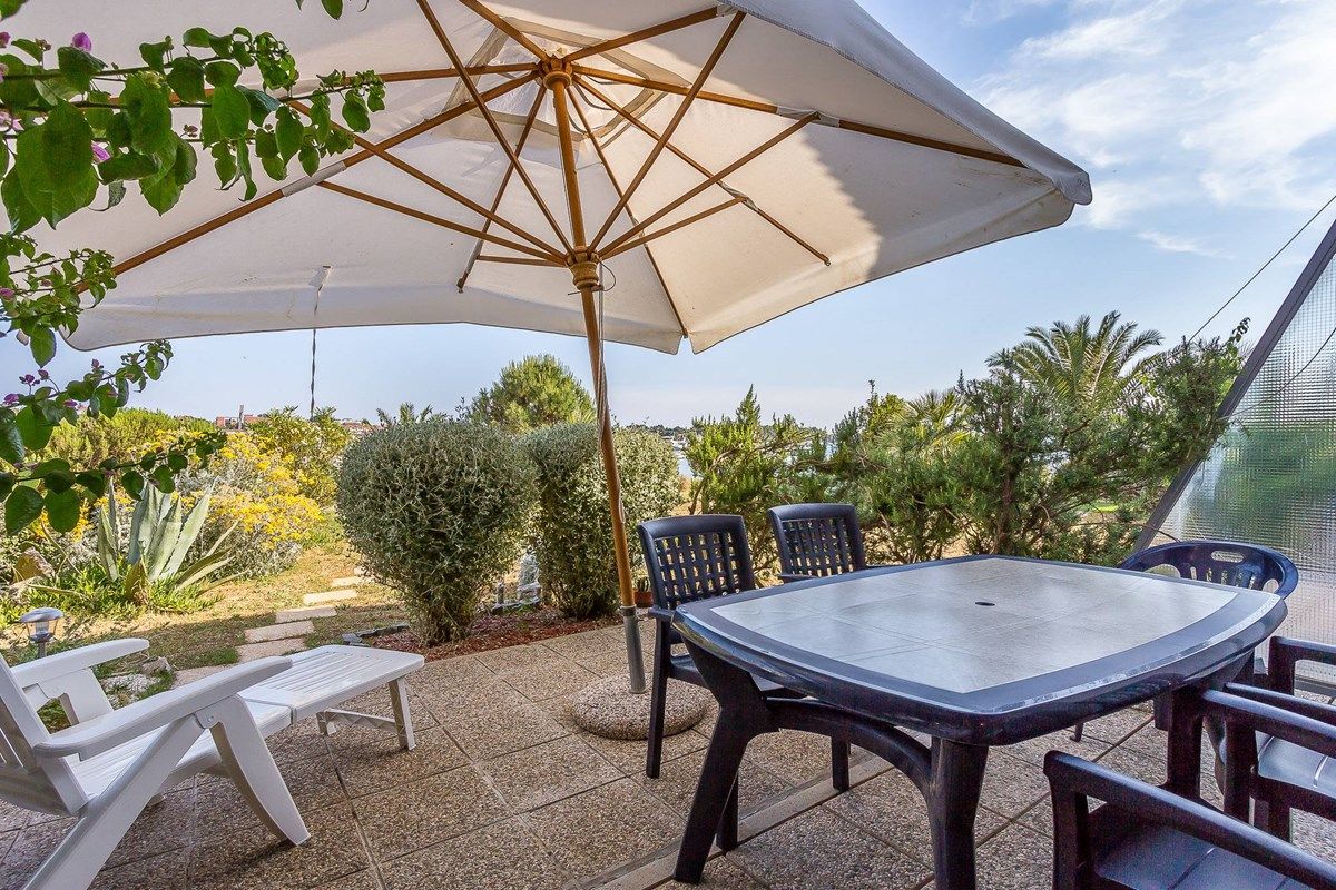 Apartments Brajdine 16811-A5