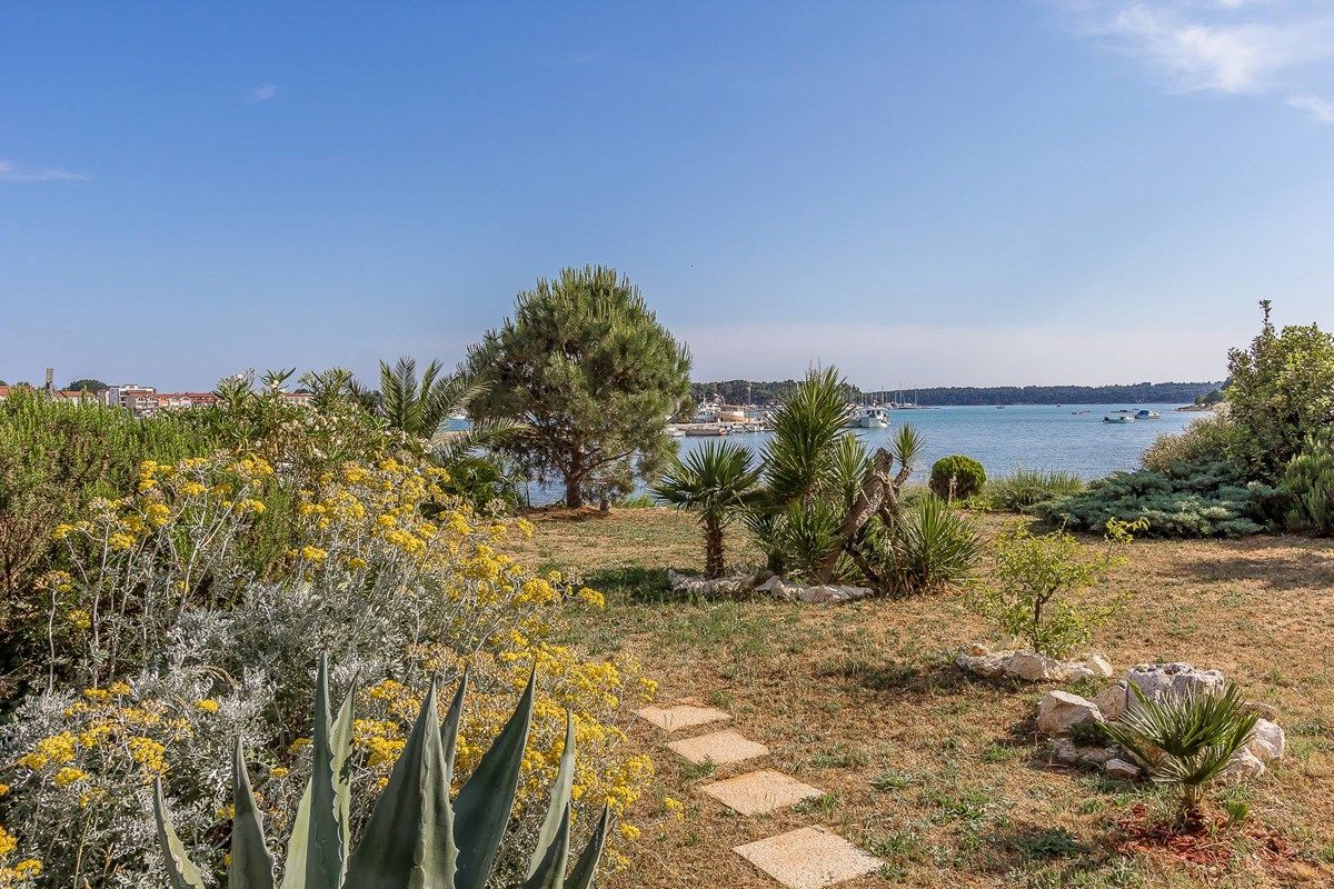 Apartments Brajdine 16811-A5