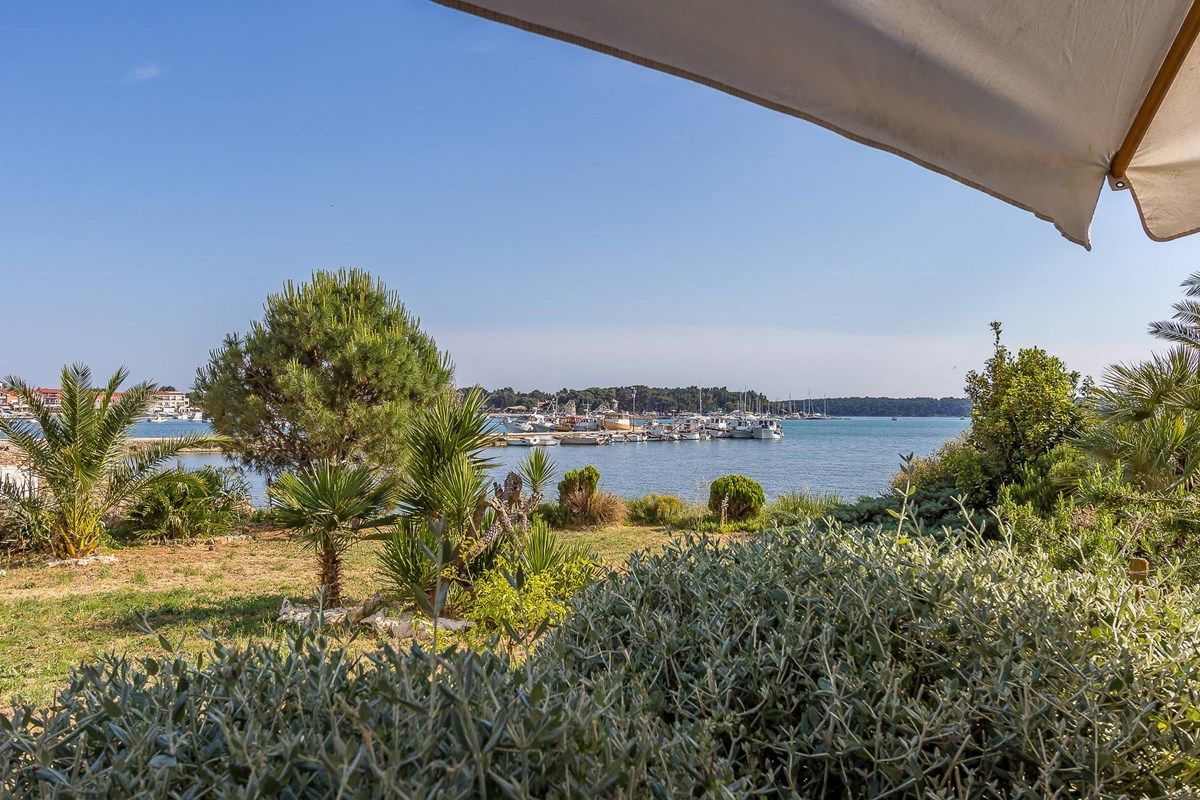 Apartments Brajdine 16811-A5