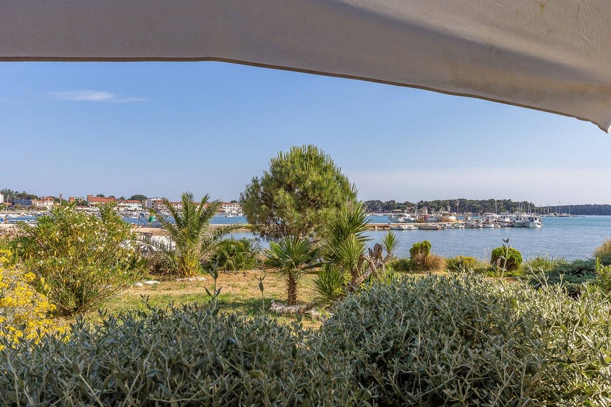 Apartments Brajdine 16811-A5