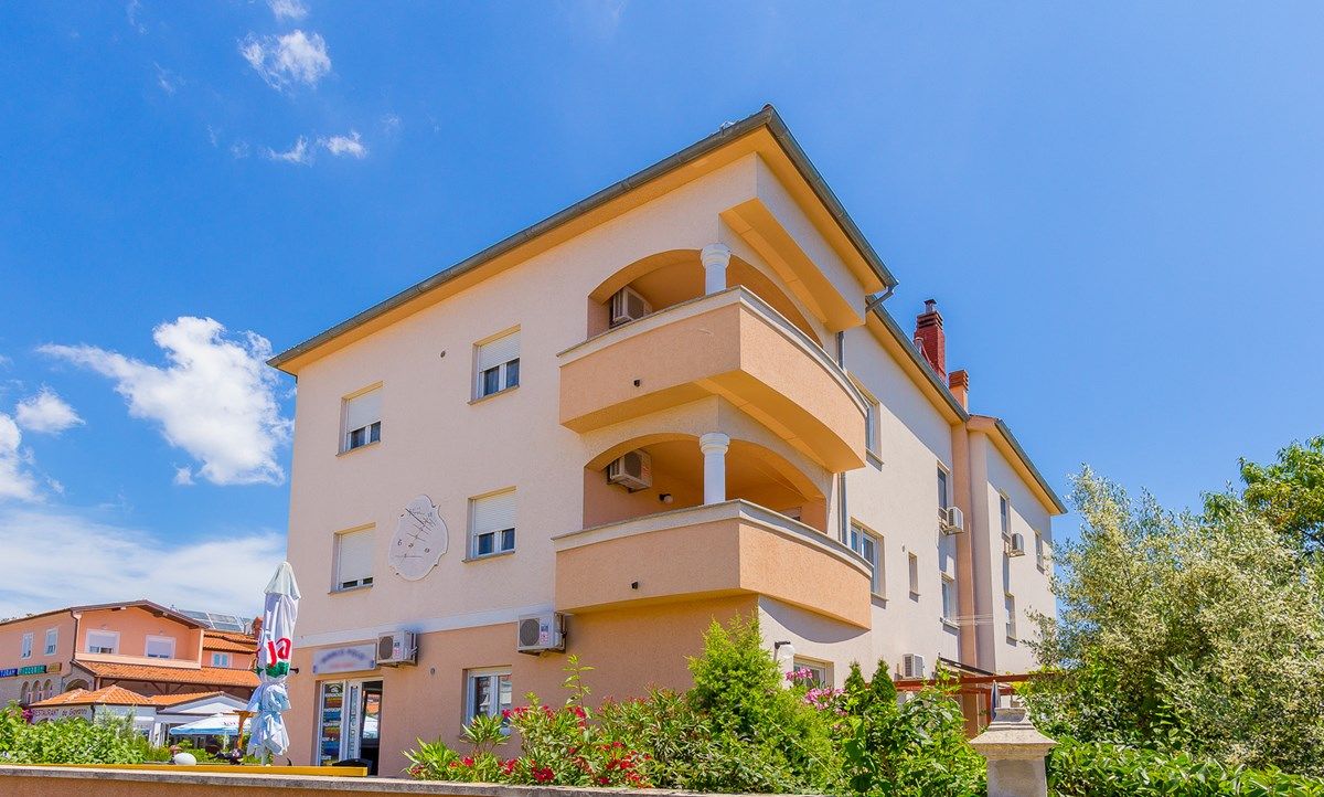 House Cukon 16136-A7