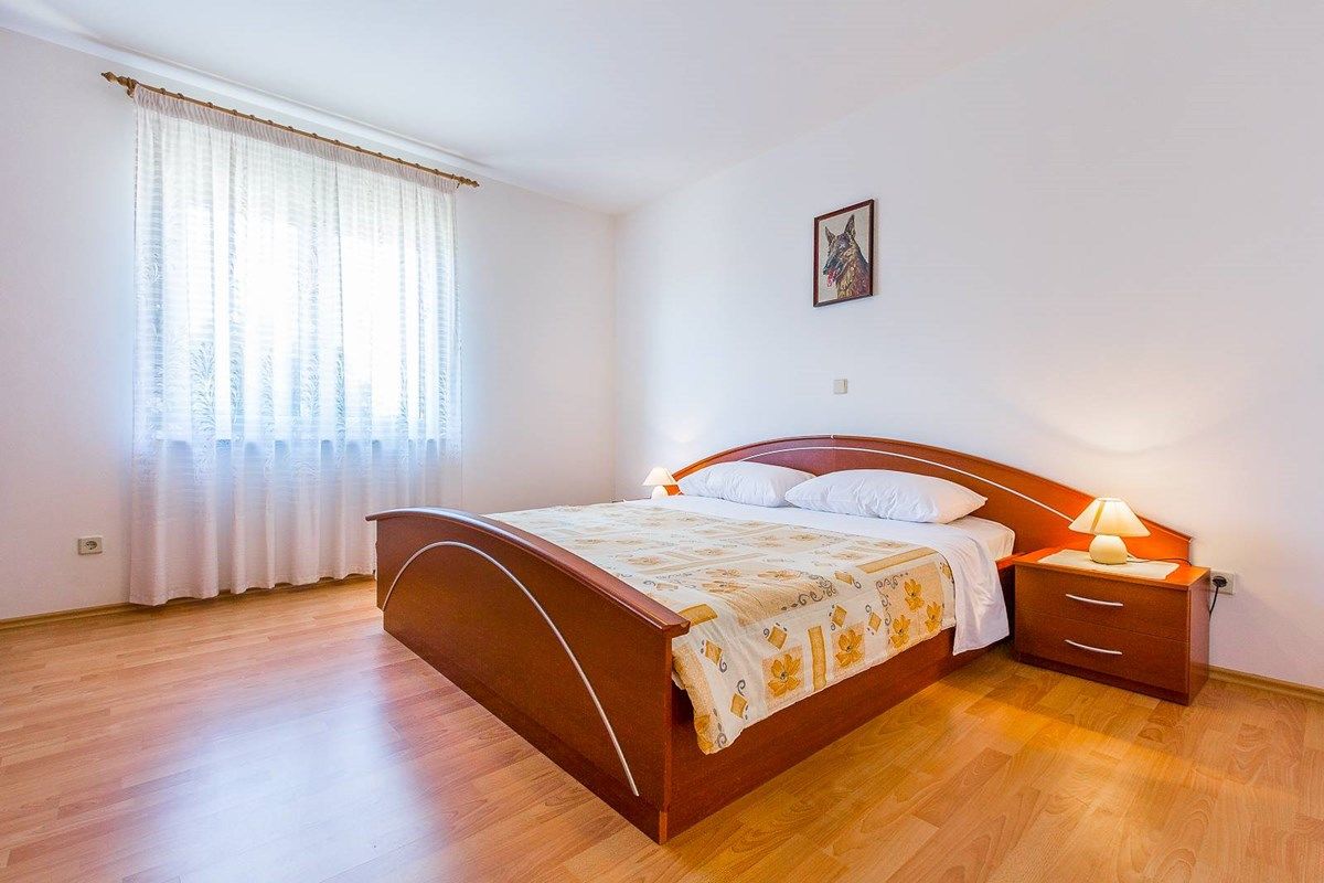 House Cukon 16136-A7