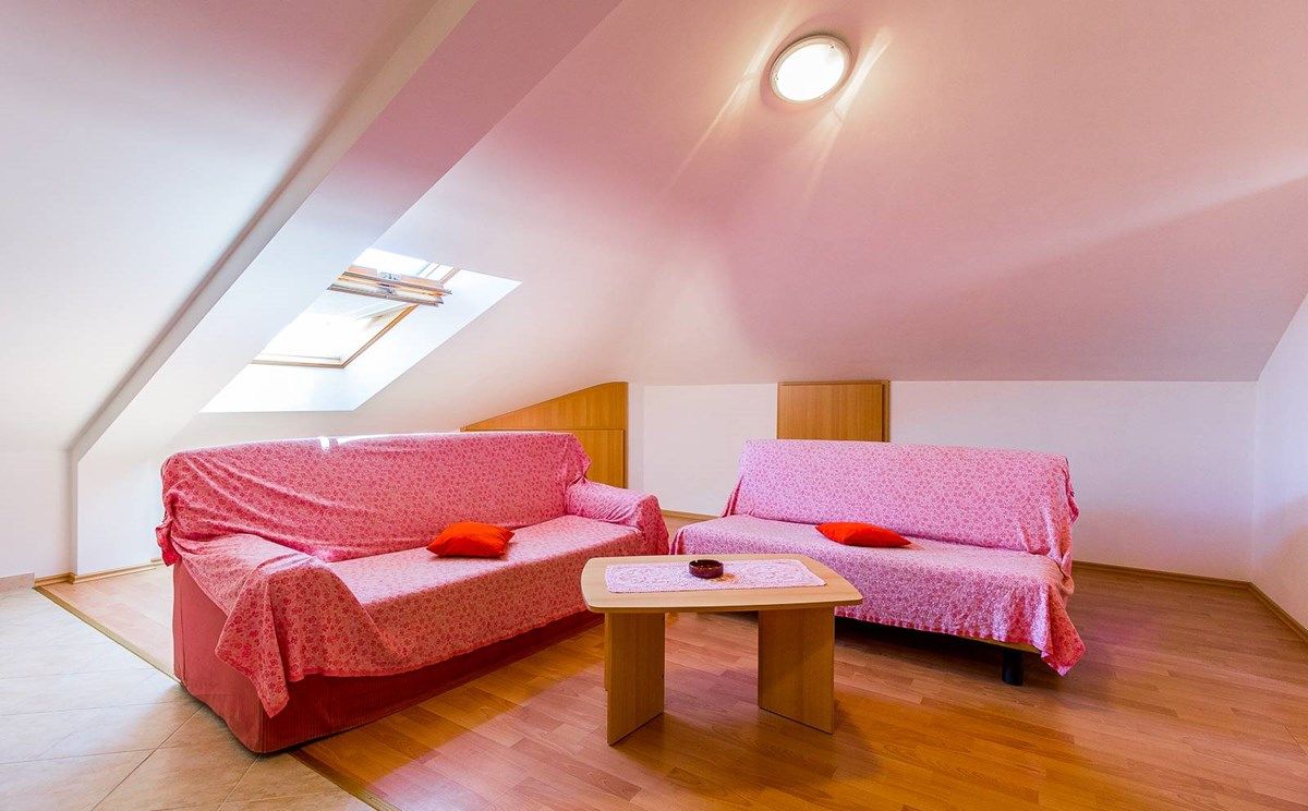 House Cukon 16136-A8