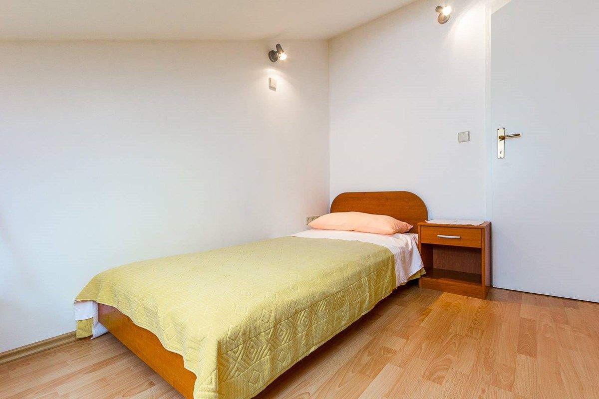 House Cukon 16136-A8