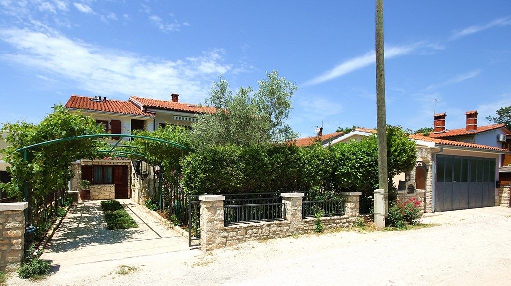 House Pifar 16255-A2