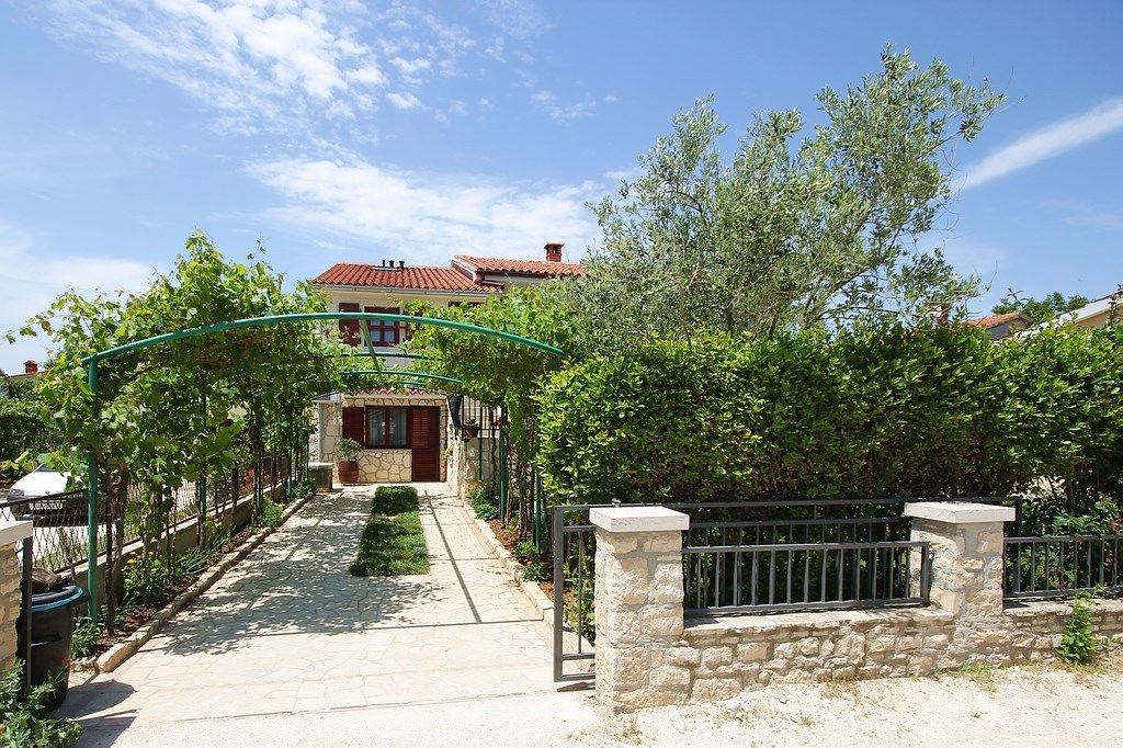 House Pifar 16255-A2