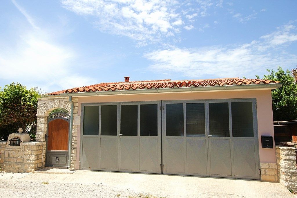 House Pifar 16255-A2