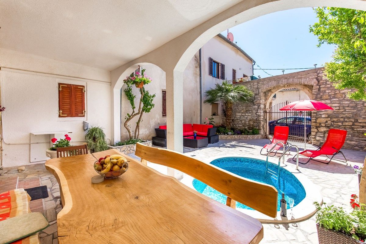 House Samia 16259-A1