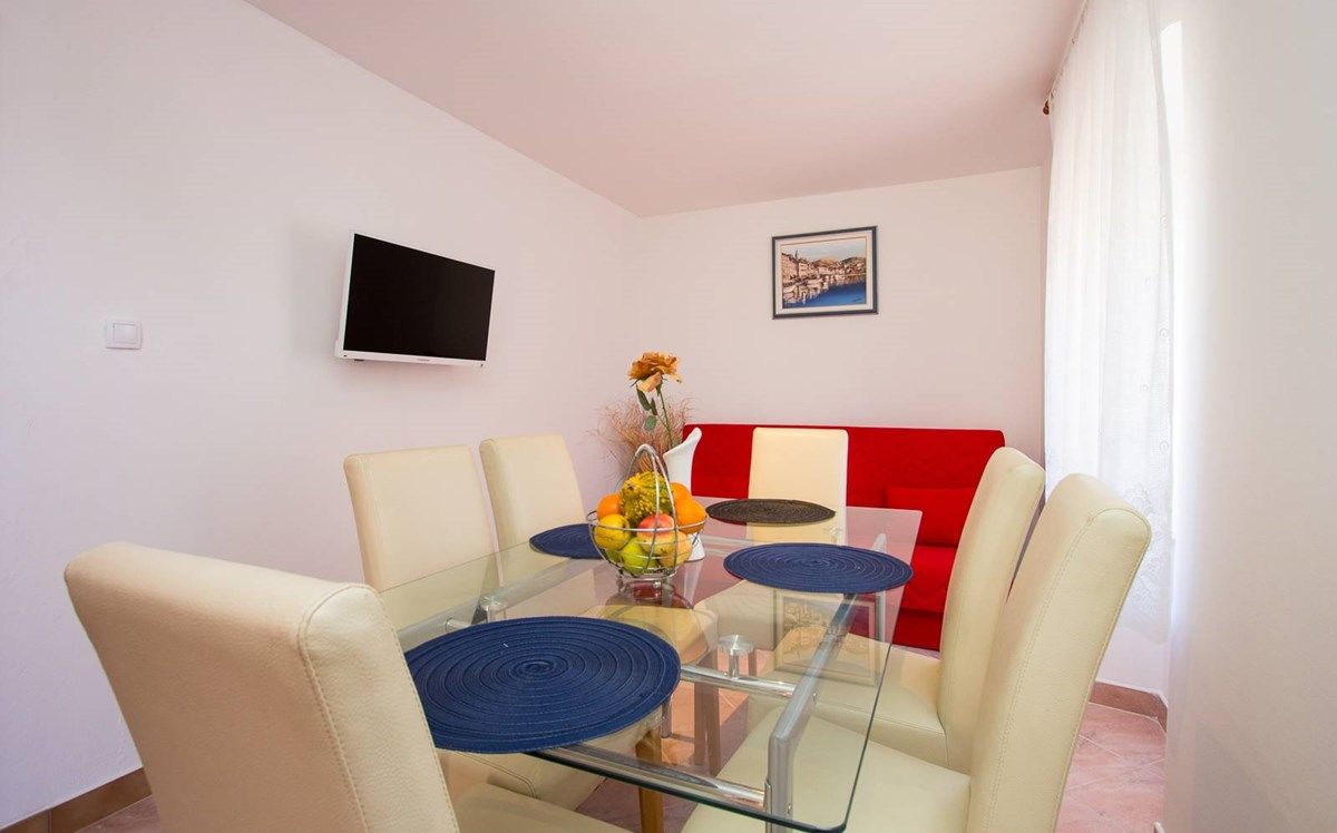 House Samia 16259-A1